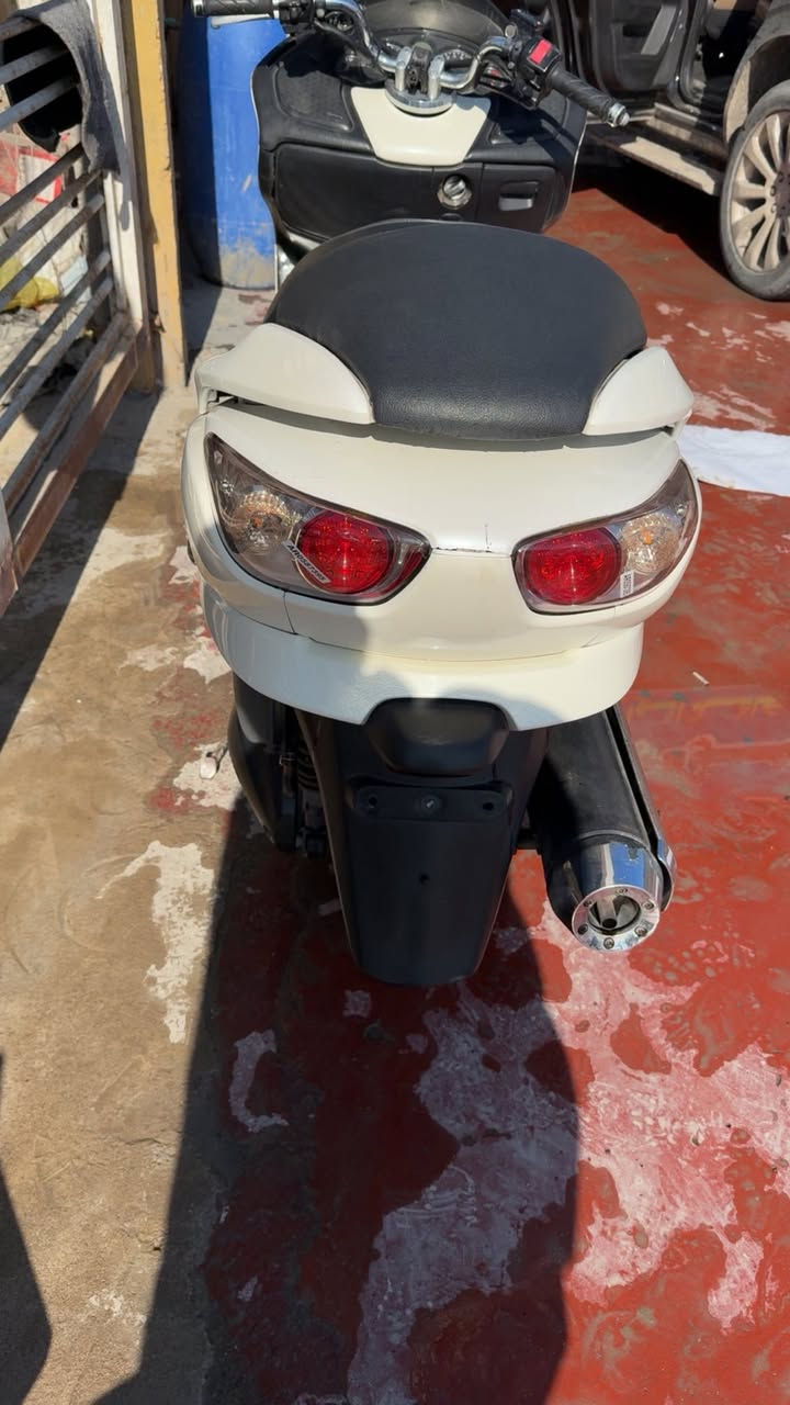 للبيع فورصة 08 دراجة خير من الله ماشية 40الكفرات الورة مصبوغة اثر شغوط سعر مليون او مراوس بموبايل ***********
