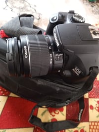 كامره كانون بعده جديده نوعيته 4000d كامله وياه ستناند مالته ليحب يشتري...