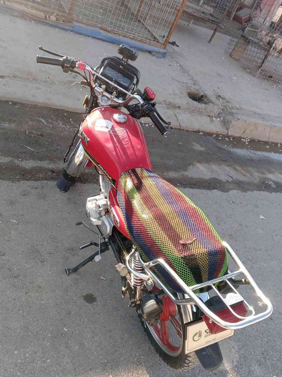 السلام عليكم موجود  موطور سيفان  للبيع 
موديل 22نضافه فول محرك ما مفتوح شرط 
كهربايات كلها شغاله منفيس كامل 
***********
