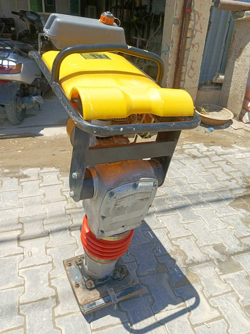 قفاز صيني الفحل
مابيه اي نقص كامل جاهز للعمل 
المحرك روبن 5.0
السعر 300الف 
المكان بالكوت
للاستفسار الاتصال على الرقم
***********
