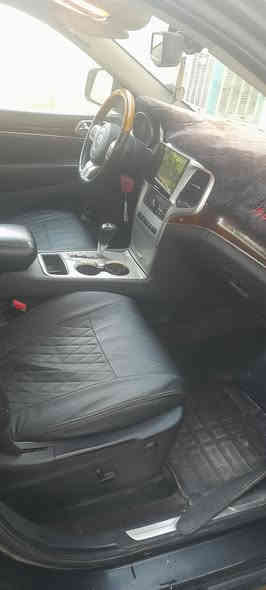 السلام عليكم جيب لاريدو للبيع موديل 2011 تويل هيمي 5700 سياره جديده خير من الله تخم تاير صدر خلفي امامي جديد منظومه غاز ما بيها اي نقص مواصفاتها فول لايت زنون عدسه فتحه سقف باب شفط خلفي كاميرا خلفيه حساسات خلفيه شاير مري عنوان كركوك رقم الهاتف***********
