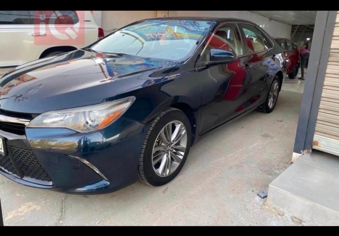 🚗 للبيع: تويوتا كامري SE موديل 2017 (مواصفات أمريكية)

📌 المعلومات الأساسية

* الماركة: تويوتا كامري
* الموديل: 2017
* الفئة: SE
* المواصفات: أمريكية
* اللون: نيلي
* رقم اللوحة: السليمانية (خصوصي)

⚙️ المحرك والأداء

* المحرك: 2.4 لتر – 4 سلندر
* ناقل الحركة: أوتوماتيك
* الوقود: بنزين
* المسافة المقطوعة: 88000 ميل

🛋️ المقصورة والتجهيزات

* 5 مقاعد (نصف جلد)
* مقعد السائق كهربائي
* شاشة داخلية
* نظام المفتاح الذكي (Smart Key)
* نوافذ كهربائية
* مرايا جانبية كهربائية
* مسند ذراع

🛡️ السلامة والأمان

* وسادتان هوائيتان (Airbags)
* نظام ABS 
* مثبت سرعة 
* قفل مركزي للأبواب
* مصابيح زينون أمامية

🛠️ حالة السيارة

* بودي: قطعة واحدة صبغ
* يوجد ضرر بسيط سابق في البونيد (الغطاء الأمامي)، وتم إصلاحه وتكحيله تجميليًا.
* السيارة بحالة جيدة وجاهزة للاستخدام.
چلح بسيط في القمارة من الحرارة الشمس 🌞 

� موقع السيارة: كركوك

📩 للتواصل لمعرفة السعر 
التواصل عبر الخاص (Facebook Messenger) أو واتساب على الرقم:
***********
