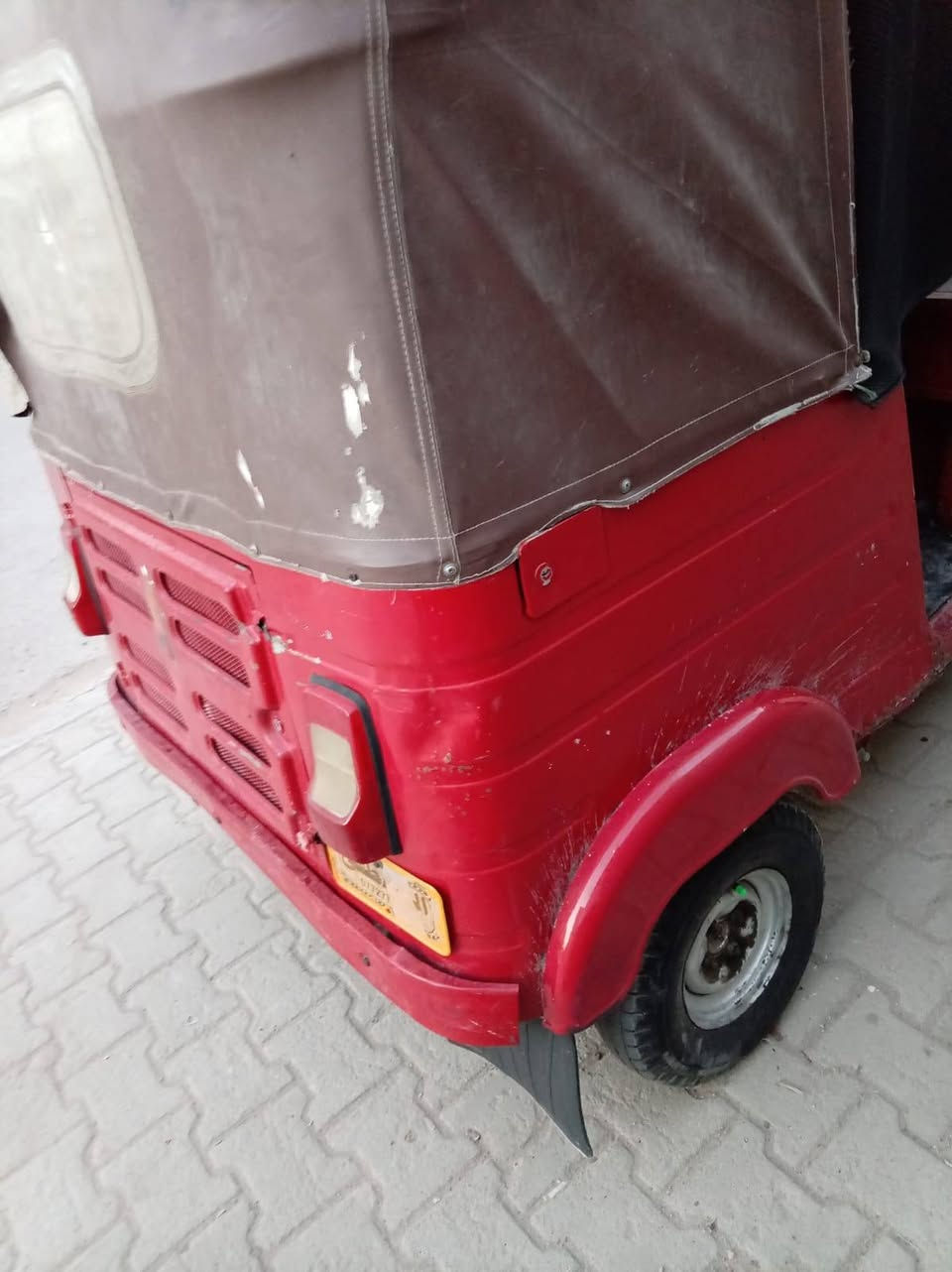 السلام عليكم متاح تكتك 18للبيع مثل ما واضحة بالصورة مكفولة من الضربات المحرك مجفت  المكان بغداد جسر ديالى أوراق مو رقم ***********
