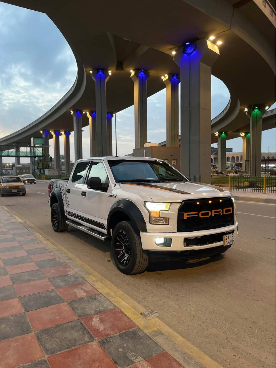 السلام عليكم

للبيع او مراوس 

فورد اف 150 موديل 2017

محرك 8 سلندر  5000

فور ويل 

باب طويل بدي قصير

رقم سليمانيه الجديد تحويل مباشر

الحادث بدي الخلفي 

بيها ويل كب 20 

عليها منظومة غاز ايطاليه 80 لتر 

السيارة جاهزة من كل النواحي

مكان السياره السماوه 

للاتصال
 *********** السماوا, المثنى
