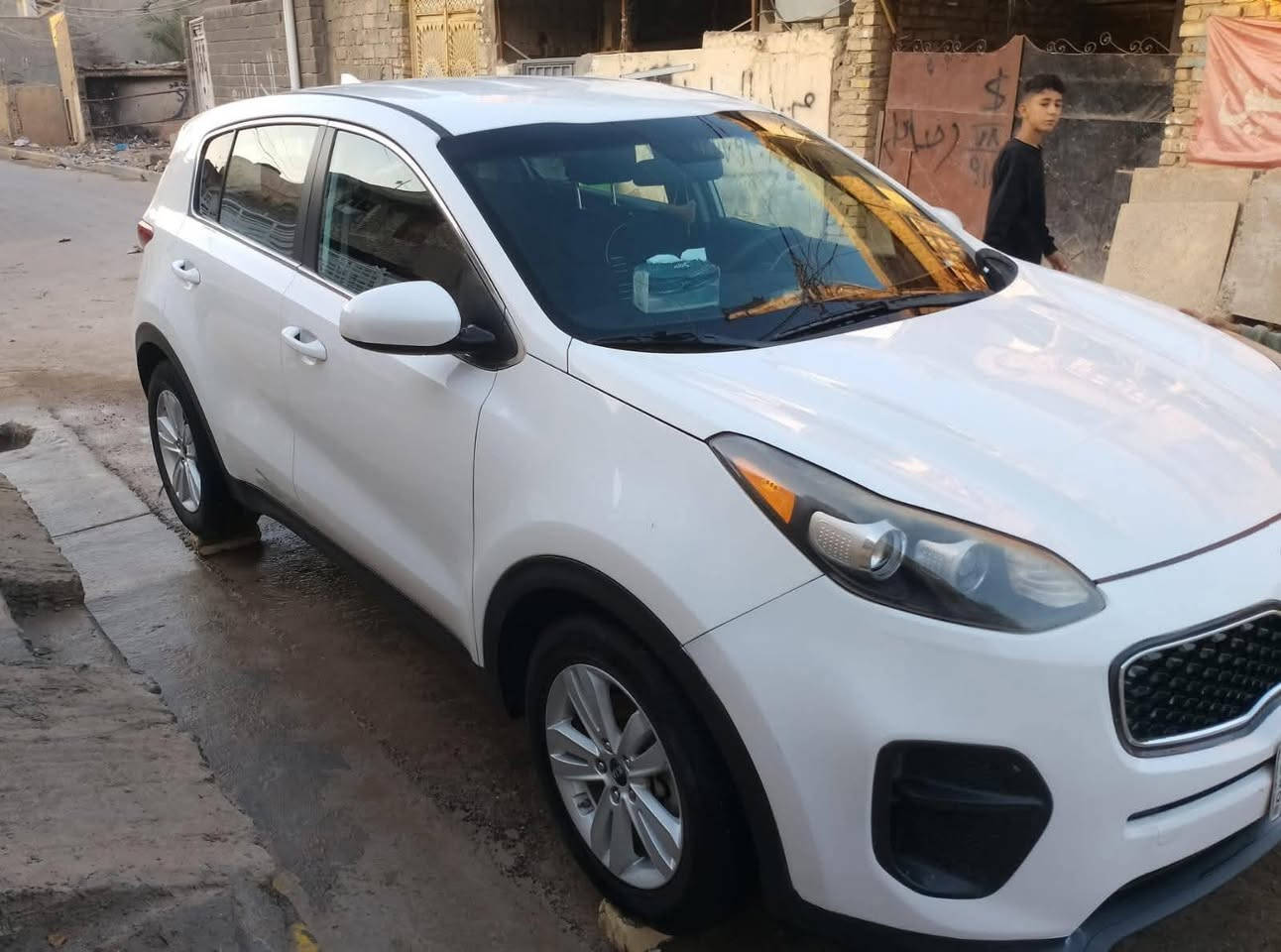 السلام عليكم سبورتج 18 امريكي حادث فيه صبغ بامريكا  مع رفقه السونر  السياره باسمي وانا مستوردها
 السعر ١٤٥$
*********** 
***********
