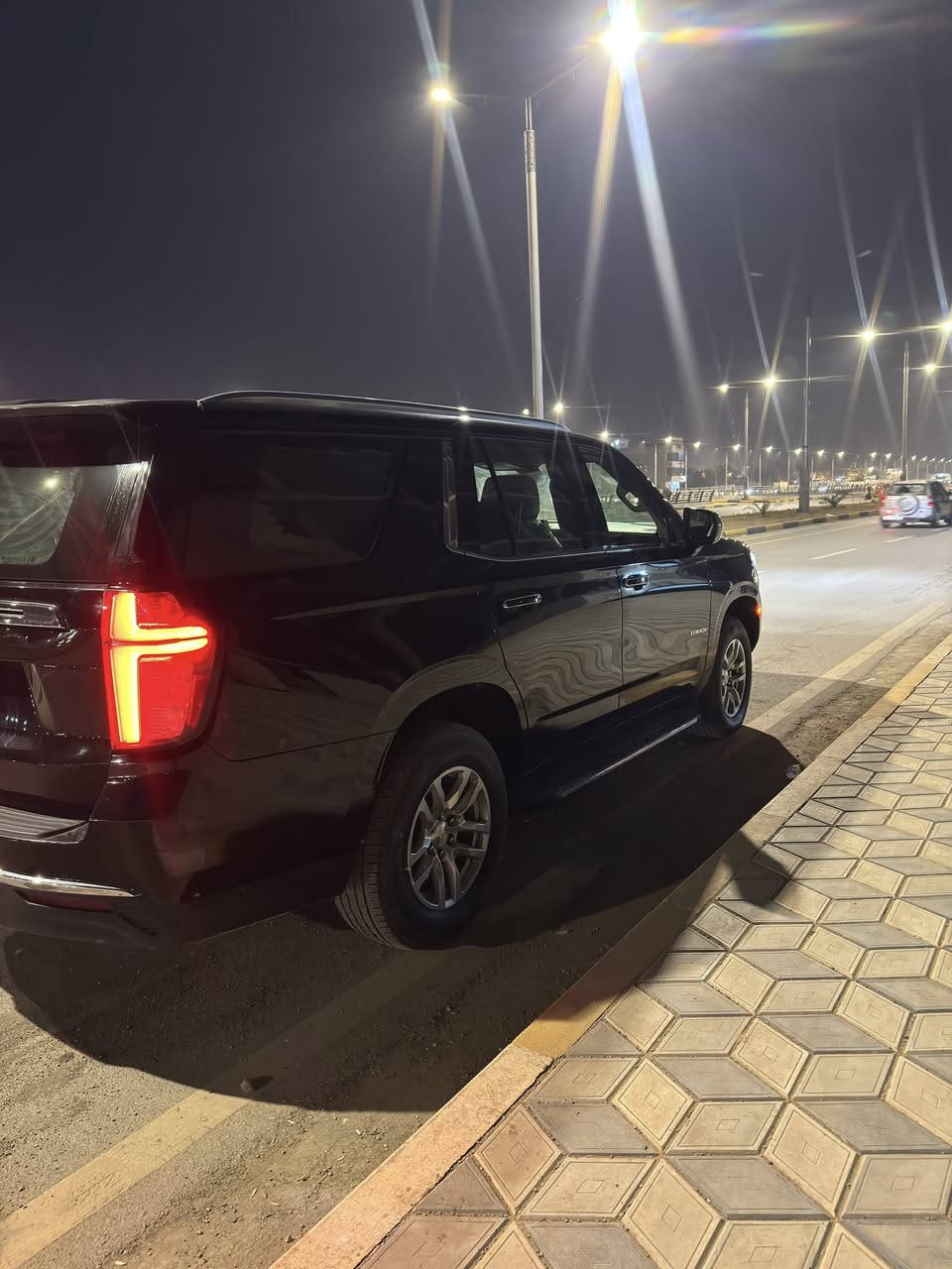 تاهو خليجي موديل ٢١وكاله المنصور لون اسود رقم بغداد دوالي باسمي السعر٤٢٥٠٠ العنوان ديالى بعقوبه رقم الهاتف *********** مكينه وكير كفاله مامفتوح فقط بارد بجاملغ الامامي اثرشخط  السياره بدون صبغ بيع ومراوس حسب القناعه
