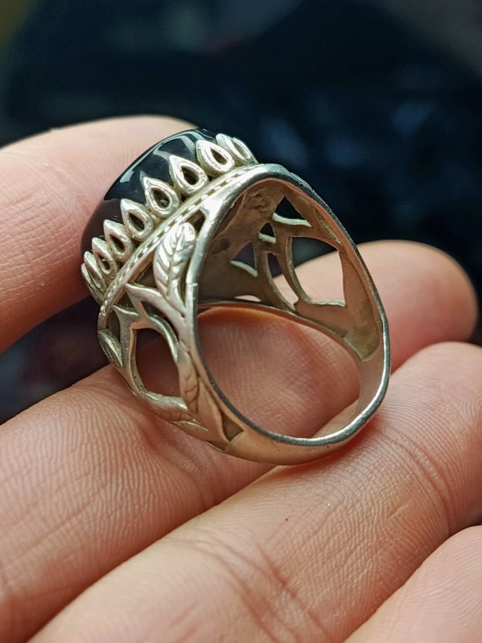 خاتم عقيق اسود يماني طبيعي اصلي ذمة يشف عسلي صياغة مرتبة فضة ٩٢٥ سعر جدا مناسب❤
حجز وتفاصيل أكثر خاص او واتساب ***********🌹
وموجود عندي كل انواع الاحجار والمحابس الفضة والنحاس.
