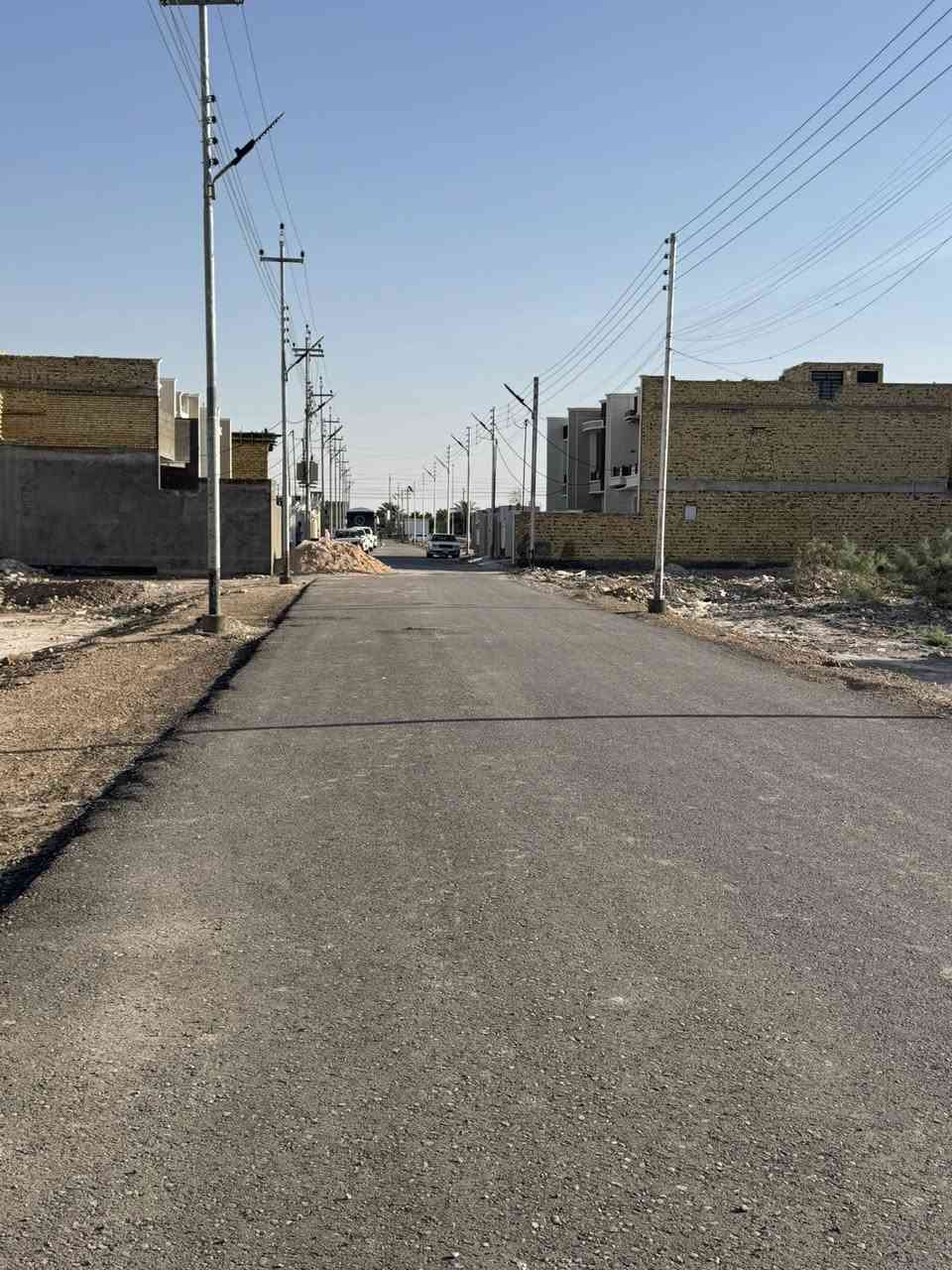 قطعه للبيع المساحه ٢٥٠الواجهه ١٠النزال ٢٥خدمات كامله ماء كهرباء تبليط أناره ليليه سند ٢٥حي القصور تبعد عن الشارع العام ٢٠٠متر للأستفسار ***********
