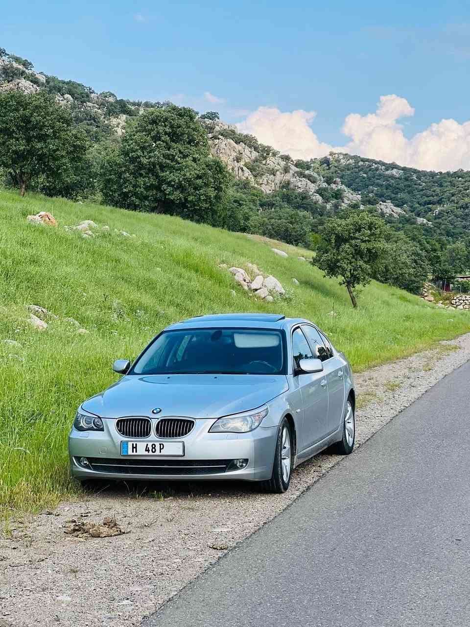 BMW e60 2009 530i  
نمونەیە لە جوانی 
فول مواسەفات مەنەفێست اصلی 
بێ سبوقە هیچی نییە گێرو مەکینە بە شەرت
نرخی ٩٢ وەرەقە و مەجال
*********** أربيل, العراق
