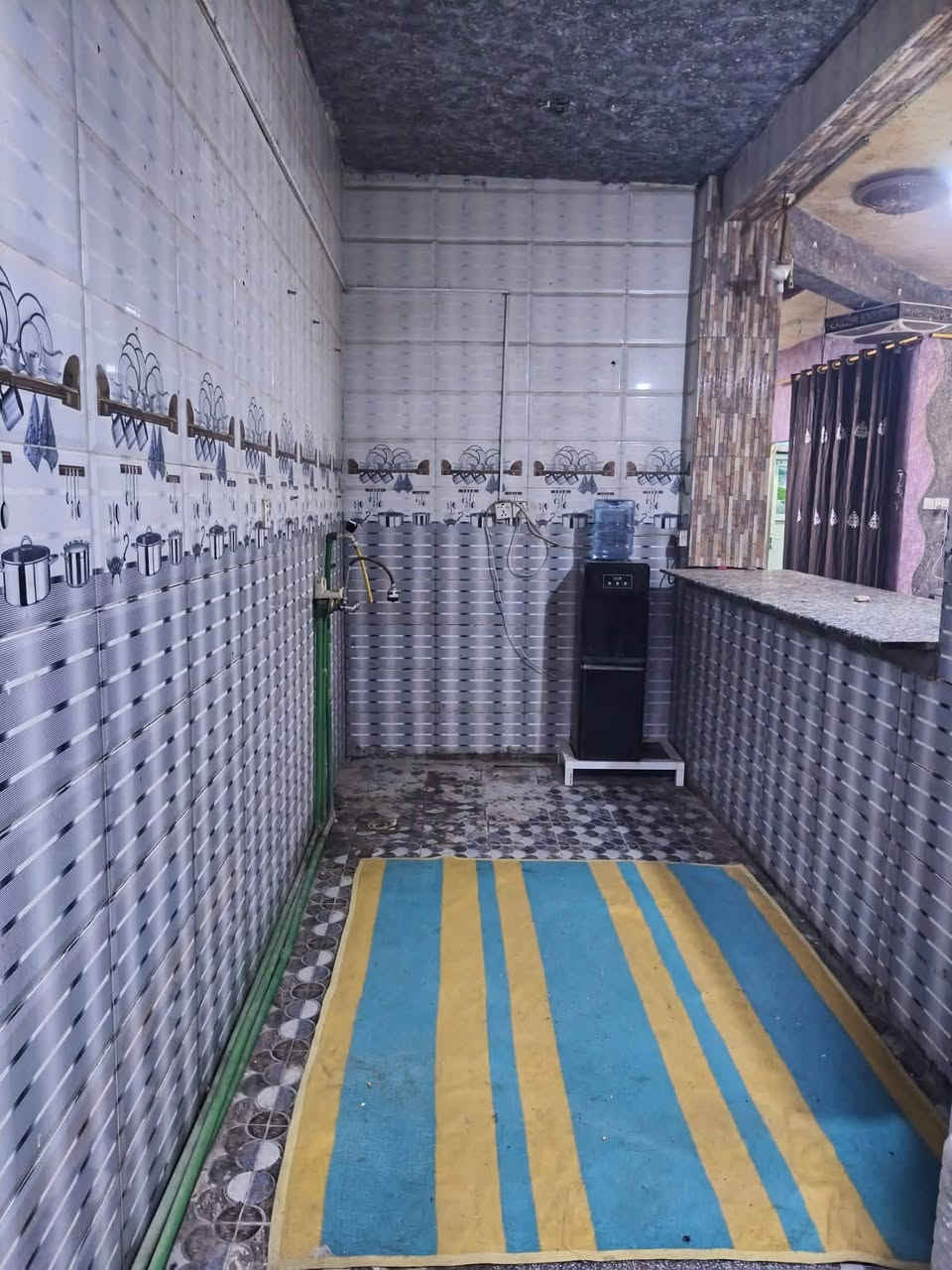 دارللبيع بدايه شارع الزوار قرب مسجد السهله  زراعي طابق ونص غرفه وصاله وستقبال ومطبخ وصحيات داخليه وخارجيه والطابق الثاني غرفه ويوجد بالدار اسواق شغاله للاستفسار رقم صاحب الدار ***********
