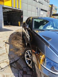 حادث خفيف   باب صبغ جهة الراكب الايمن شبر جاملغ خلفي كما موضح بالصوره ...