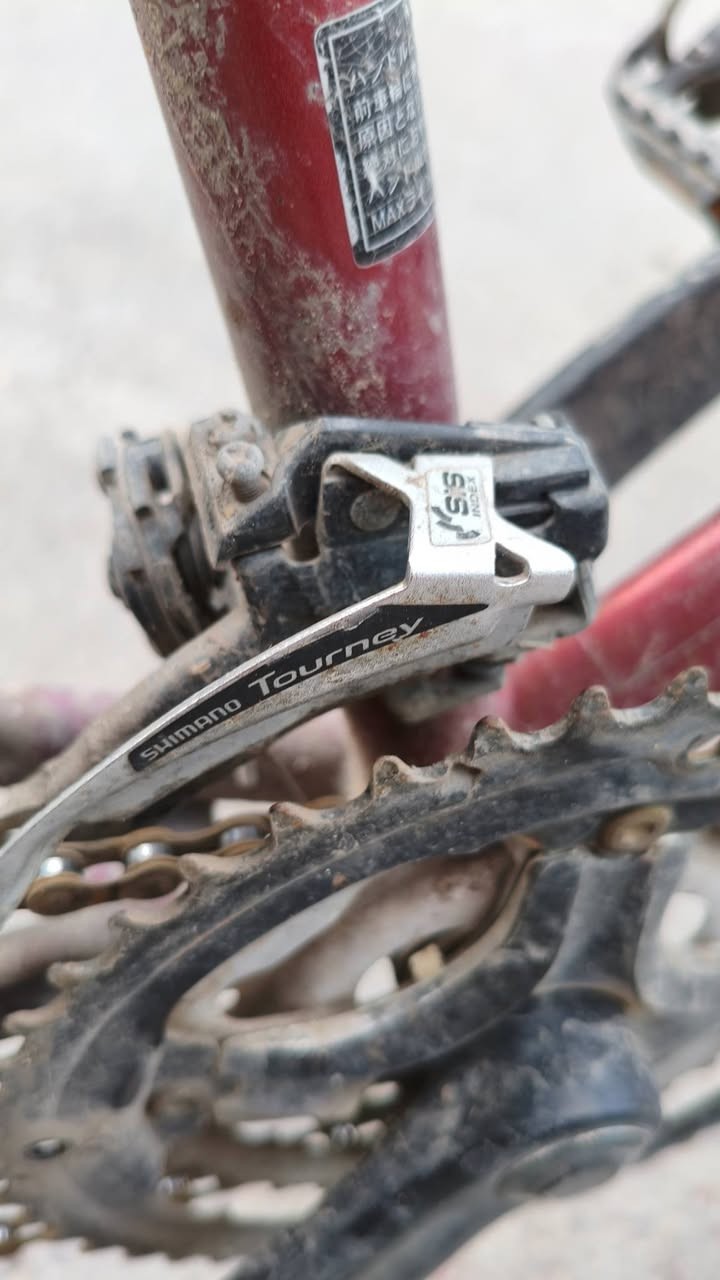 سلام عليكم بايسكل c 700 ياباني الحجم 27 السعر ٨٠ الف مكاني بغداد للاستفسار ***********
