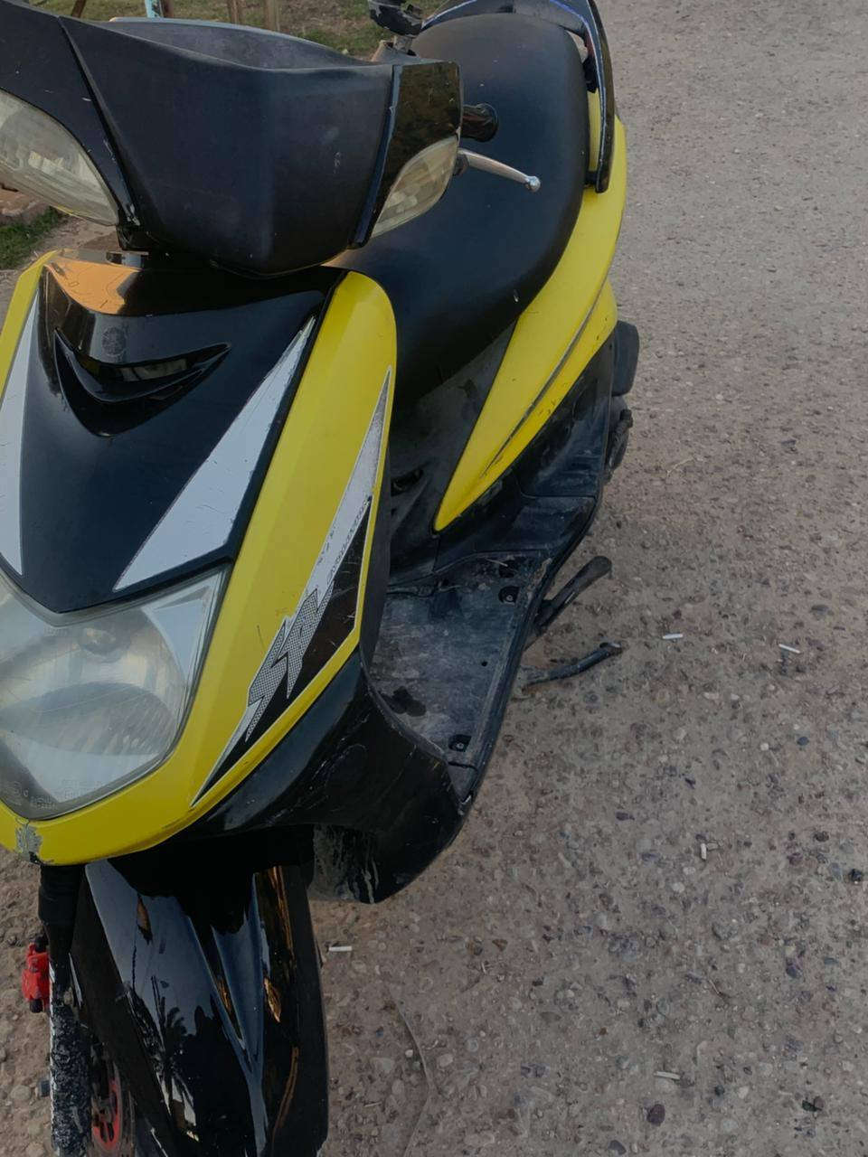 دراجه سكنس نثيه محرك مال رمبه شداله بلادي ما مفتوح كابريته بلاديه كهربائه كله شغاله  اشاير لايت عالي ناصي
سلف بلادي كفرات بلاديه عداد السرعه وعداد البانزين يشتغل 
مكاني بغداد الدولعي 
تصال ***********
