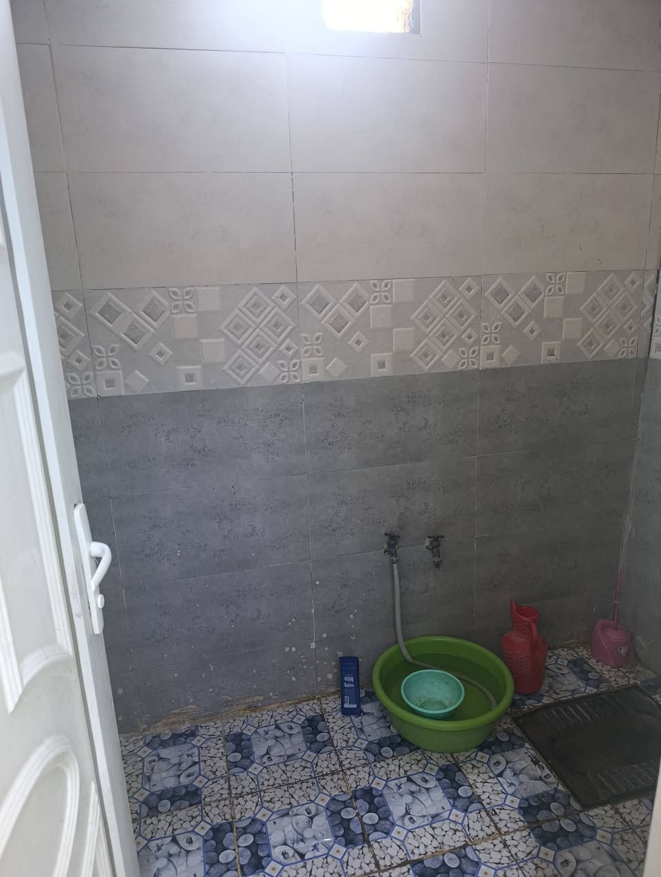 بيت زراعي /بي وصل تطويب من البلديه ومشمول ضمن جدول التمليك الجديد
المساحه ١٠٠م 
الواجهه 5ونزال20
البناء كونكريت مسلح طابوك جديد
يحتوي على غرفه نوم ومطبخ وصاله واستقبال وكذلك صاله ثانيه بالطابق الثاني 
وحمام خارجي وساحه  
الشارع ماء ومجاري واصله ضمن المشاريع الحكوميه 
البيت اول فرع بركن //مستشفى التركي // فرع صيدلية سما التركي
السعر 63 قريب على جسر السرع


**إذا كنت صاحب هذا الإعلان وتريد حذفه لأي سبب، رجاءا أرسل رسالة إلى الدعم الفني**