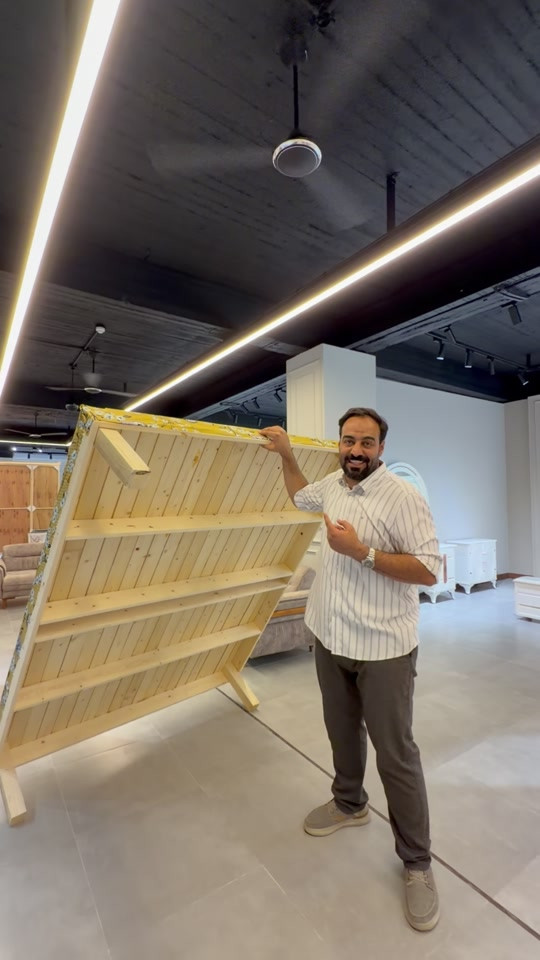 موديل ليرات اللون ابيض وتطعيم ذهبي السعر مليونين و350 الف فقط غرفة 6 ابواب طابقين ملحق داخلي تتكون من 10 قطع الوجه MDF ثمانية ملم الداخل صاج طبيعي 3 ملم وبلوك MDF قشره صاج الطهر جرجوبة شد براغي السرير خشب ركم لوح 6 ارجل ثقيل طابورية جلوس إضافية وشازلون خزان من نفس شغل الغرفة  ارتفاع الكنتور 250 سم عرض الكنتور 320سم عرض زاوية الملابس 113سم يعني الكنتور وزاوية الملابس ضلع كامل 433 سم السعر 2350 فقط البيع بالنقد وبالأقساط ‏ غرفة نوم- اطقم قنفات - مفروشات - اخشاب تصنيع الأثاث  ‏العنوان محافظة واسط قضاء العزيزية قرب كراج بغداد مقابل مقهى حوران ‏التوصيل والشد مجاني إلى جميع محافظات العراق ‏خدمة استبدال الغرف العراقية القديمة بغرفة جديدة مع الاتفاق على الفرق ‏ خدمات ما بعد البيع لمدة سنة مجانية  *********** *********** *********** *********** *********** #اثاث #غرف_نوم #غرف #نجارة  ***********
