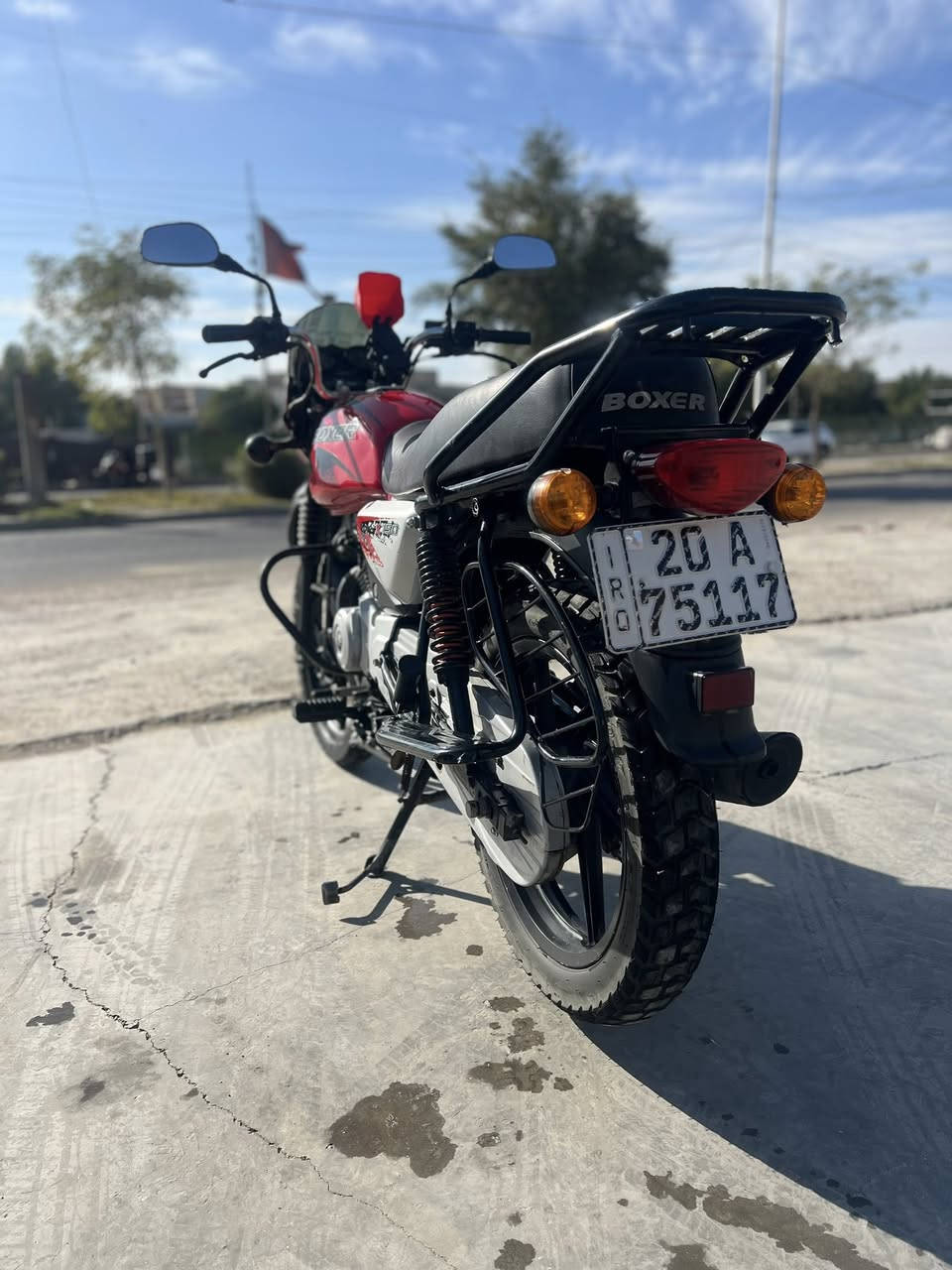 بوكسر جبلي موديل 2023مرقمه وكامله رقم انكليزي ممشتغله دلفري ابد الدراجه على يدي ماشيه 15 الف حقيقي الدراجه كلش جديده سعرها 2500 الف وبيها مجال بسيط عنواني بغداد حي الجهاد *********** متواجد واتساب
