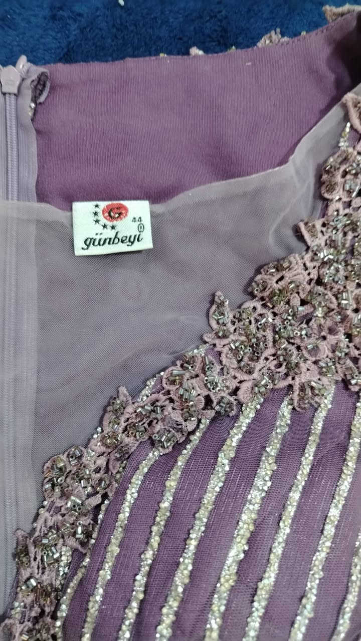 فستان مناسبات بالون البنفسجي فستان ثكيل بالبس ويطلع الجسم قالب قياس يلبس 42/44
واشتريته قبل ست اشهر ب160 وابيعه ب60 وبي مجال الي تريدو تراسلني خاص


**إذا كنت صاحب هذا الإعلان وتريد حذفه لأي سبب، رجاءا أرسل رسالة إلى الدعم الفني**