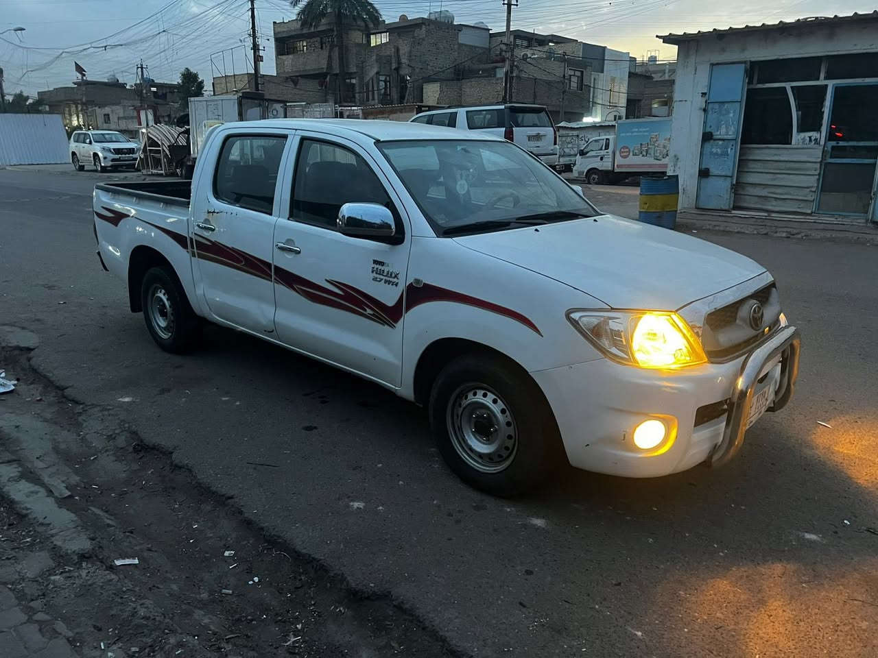 السلام عليكم.
للبيع تيوتا هايلوكس مديل. 2011.  رقم بغداد.  شاصي. 12. شركه العامه.   بيه صبغ حزام.   وضربه بالبجم.    محرك.  2700.  بي تنقيص.      تبريد تدفه.  دواخل مدوشمه.    حداده.  امامي يرادله.    مكاني. بغداد مدينه الصدر 
السعر 140 
للاستفسار 
***********
