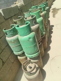 متاح دبات غاز للبيع العدد 50 دبة الاستفسار تواصل ع رقم ‏‪07811845514‬‏