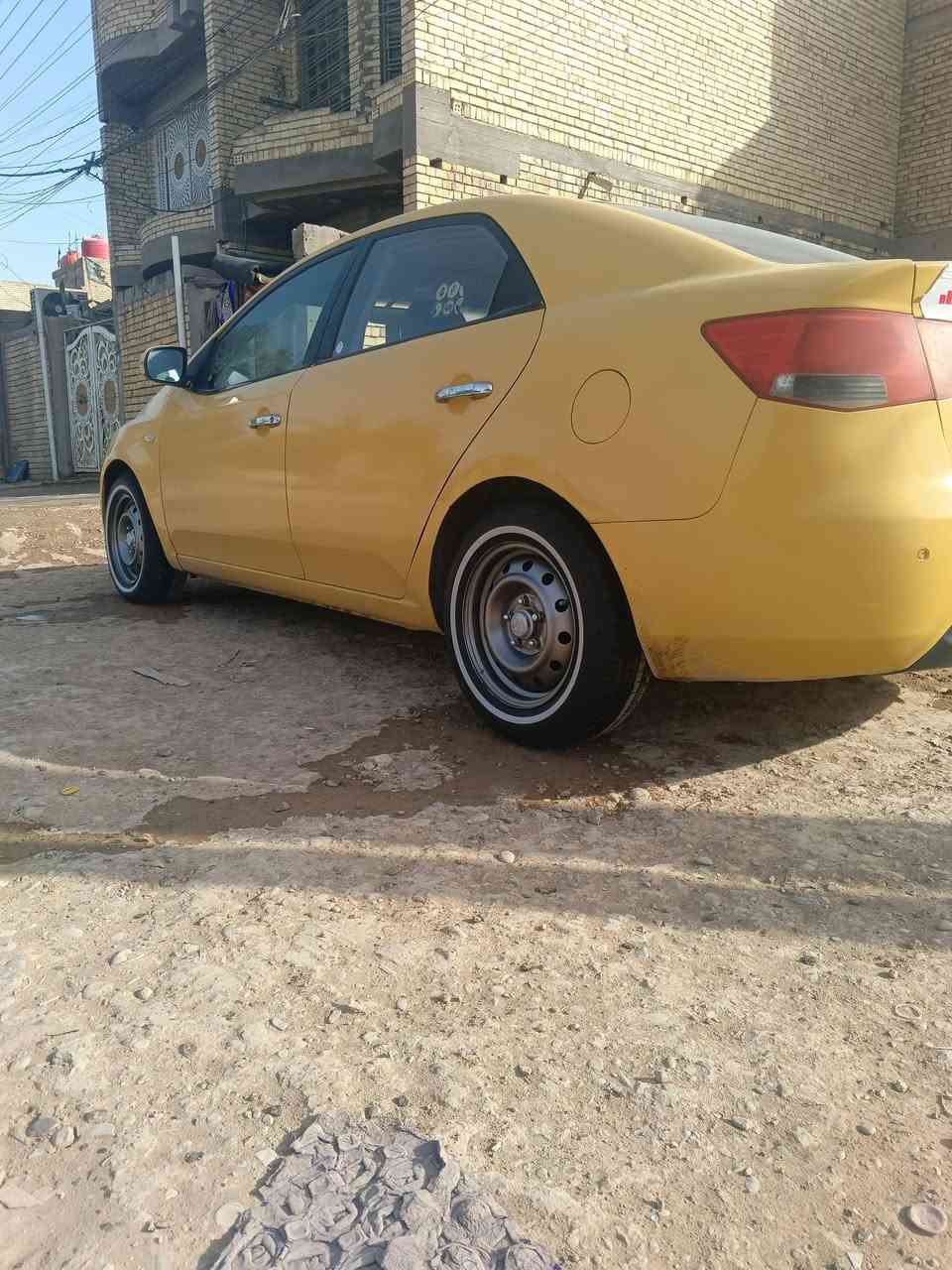 سلام عليكم فورتي 2009وارد كوري مكينه 1600دوش جديدة كير جديد تبريد منظومه جديدة يرادلة بس غاز صدر امامي جديد خلفي نص عمر تايرات 75بالميه سيارة بيه باب السائق والورى مبدلات رقم ديالى باسمي سعر 75وبيه مجال ***********
