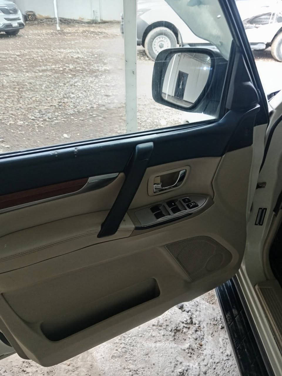 سيارة باجيرو ٢٠٠٨ سيارة مكفولة كفاااله عامه
***********
مكان واسط
