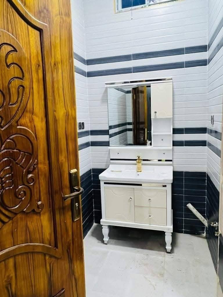 #اعـــــلان(152).

- بيت طابقين للبيع.
- الموقع ياسين خريبط.
- الزون الثالث. 
- بناء سنة 2023.
- عرض الشارع 10 م.
- المساحة 200 متر.
- الواجهة 10متر.

- يحتوي البيت على. 

- 6 غرفة منام. 
- صالة استقبال. 
- مطبخ صحيات. 
- كراج.

#شركة_دينار_العقارية.
ـــــــــــــــــــــــــــــــــــــــ
*********** 
*********** 

#عنوان_الشركة:- البصرة. الجنينة. حي الأندلس.. قرب اسواق بانـــــــــــــــدأ. 

#نستقبل_كافة_عروضكم_ما_عليكم_الا إرسال تفاصيل عقاركم على خدمة الواتساب(***********) .
