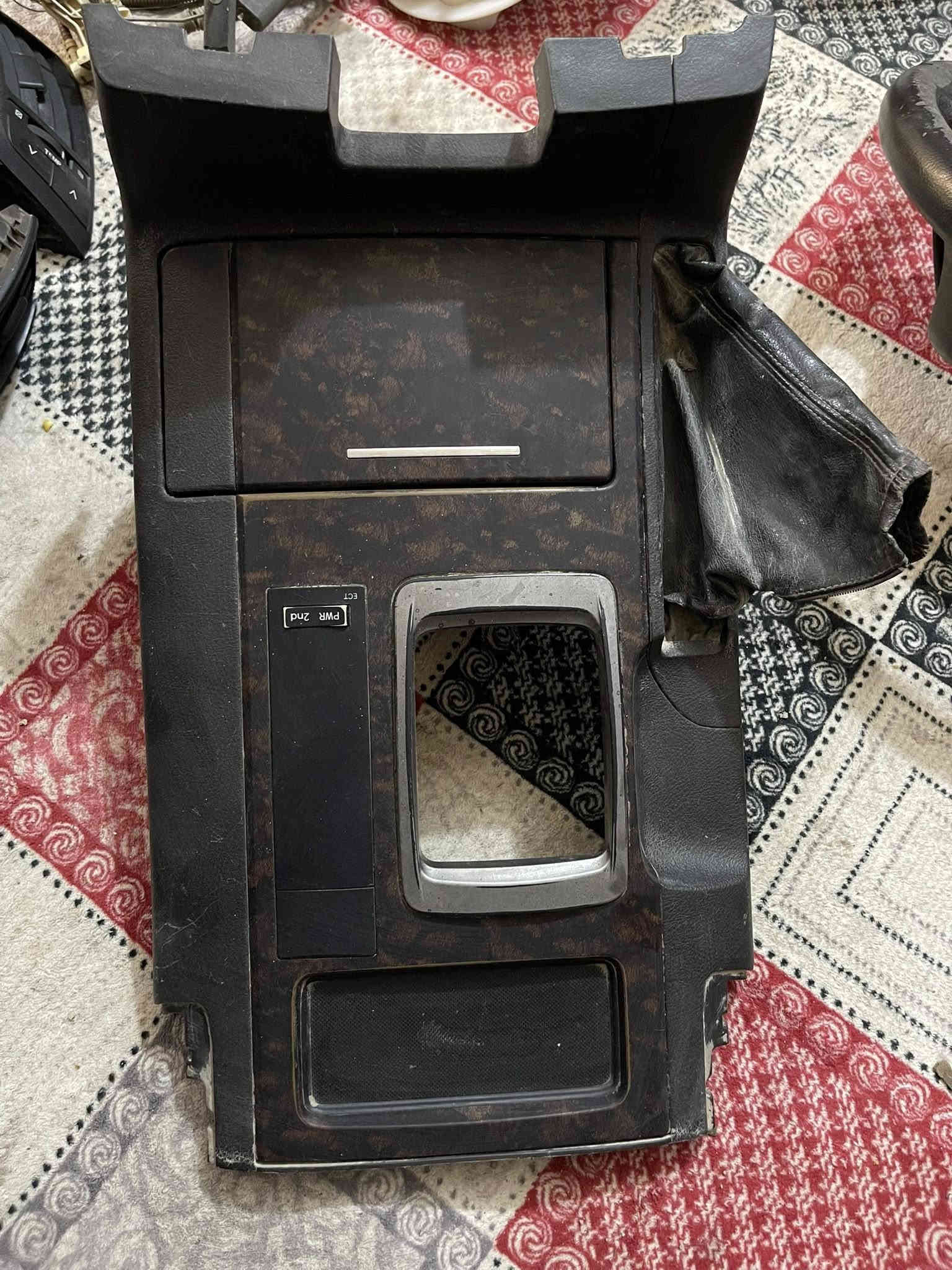 غراض دواخل لاندكروزر من ٢٠٠٨ إلى ١٥ غراض اصليه حدثت سيارتي واريد أبيع الأصليات كلهن شغلات أسعار مناسبه جدا 
التواصل على رقم *********** المكان بغداد م الصدر واليتصل يدلل وخادم
