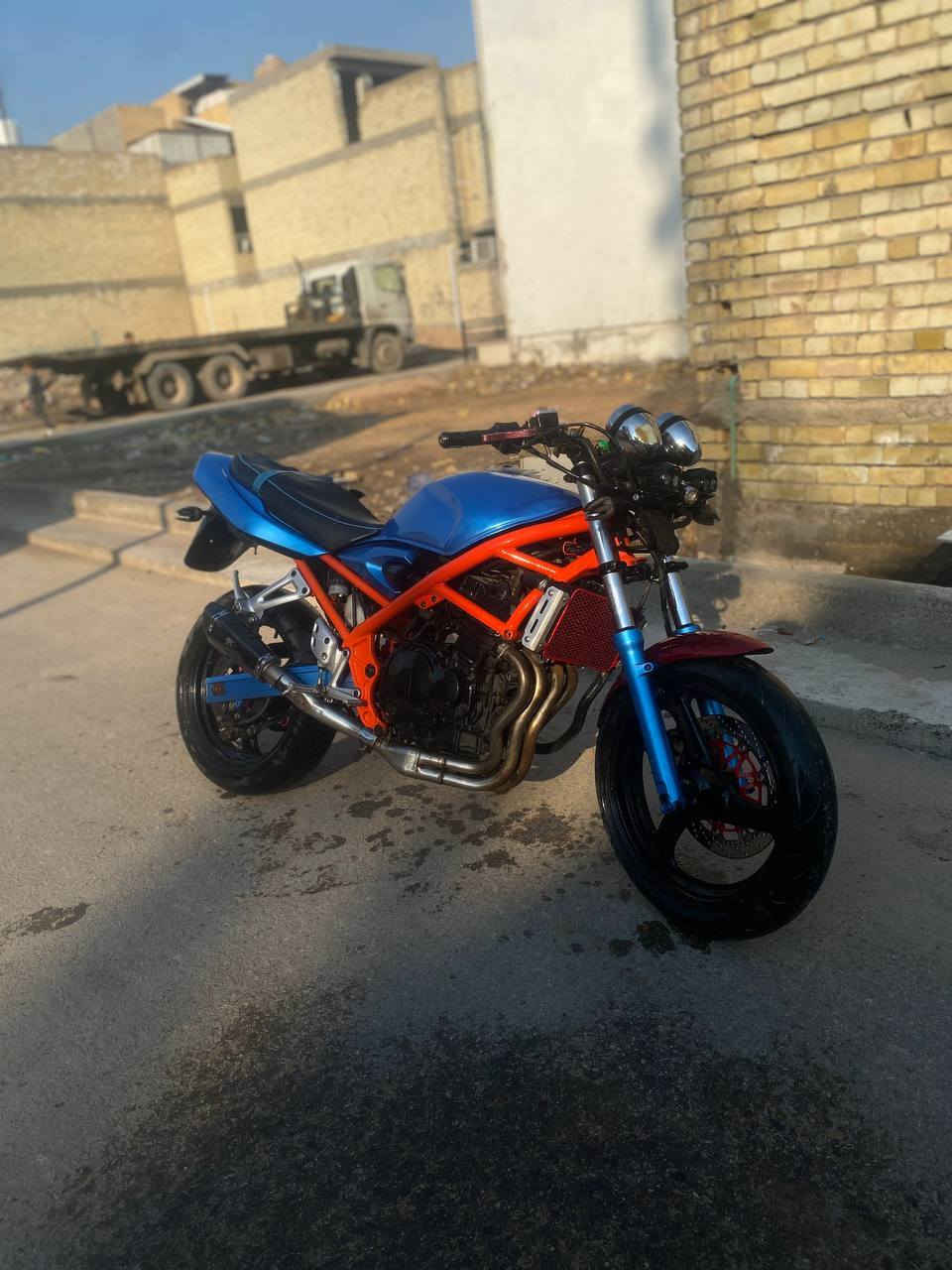 السلام عليكم باندا كرستال
للبيع دراجه شغاله ما بيها شي 
رايدها ب800وبيها مجال 
مكاني الرستميه 
***********
