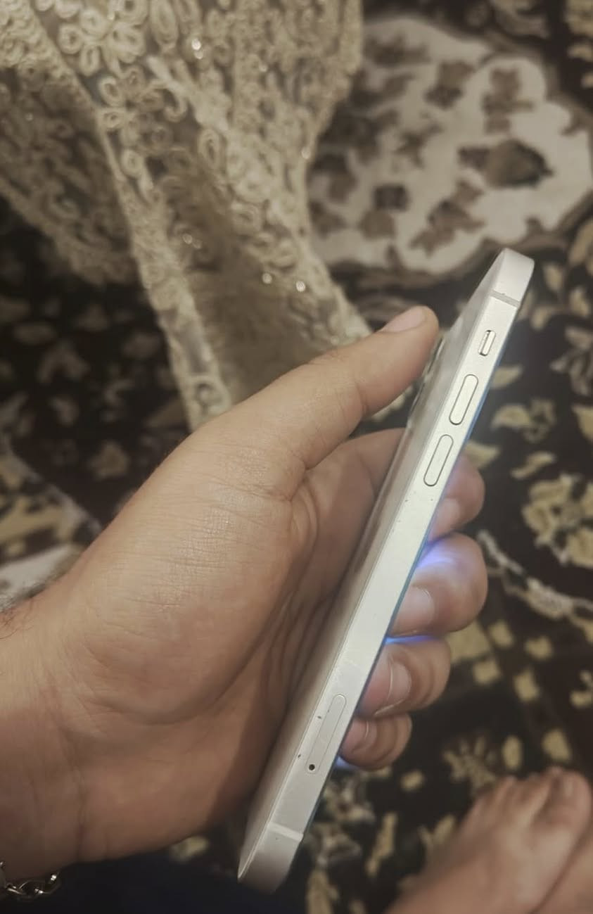 ١٢عادي جهاز مكفول من البرغي الواحد جديد بل جيس بطاريه ٩٣وتر بروف ذاكره ١٢٨سعره ٣٠٠وبي مجال بغداد حي الجهاد ***********
