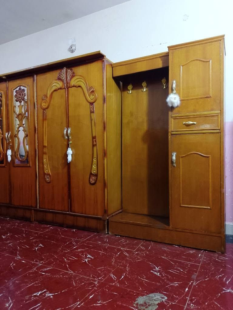 غرفه 6 بيبان صاج عراقي وكلش نضيفه والسعر 300 شراي اتصل عالرقم *********** ميسان حي شهداء عمارة, ميسان
