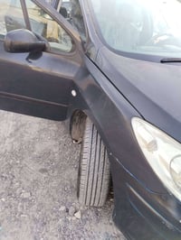 للبيع سياره بيجو موديل 2006 /307 كير توماتيك وعادي تبريد  طخم تايرات ج...