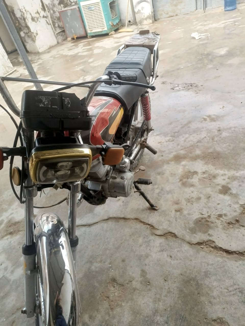 دراجه مال شغل محرك تجفيت جديد شلعه ومعدل هندر واحد كهربائيات فقط لايت يشتغل مكان بعقوبه سعر 275 بيها مجال ***********
