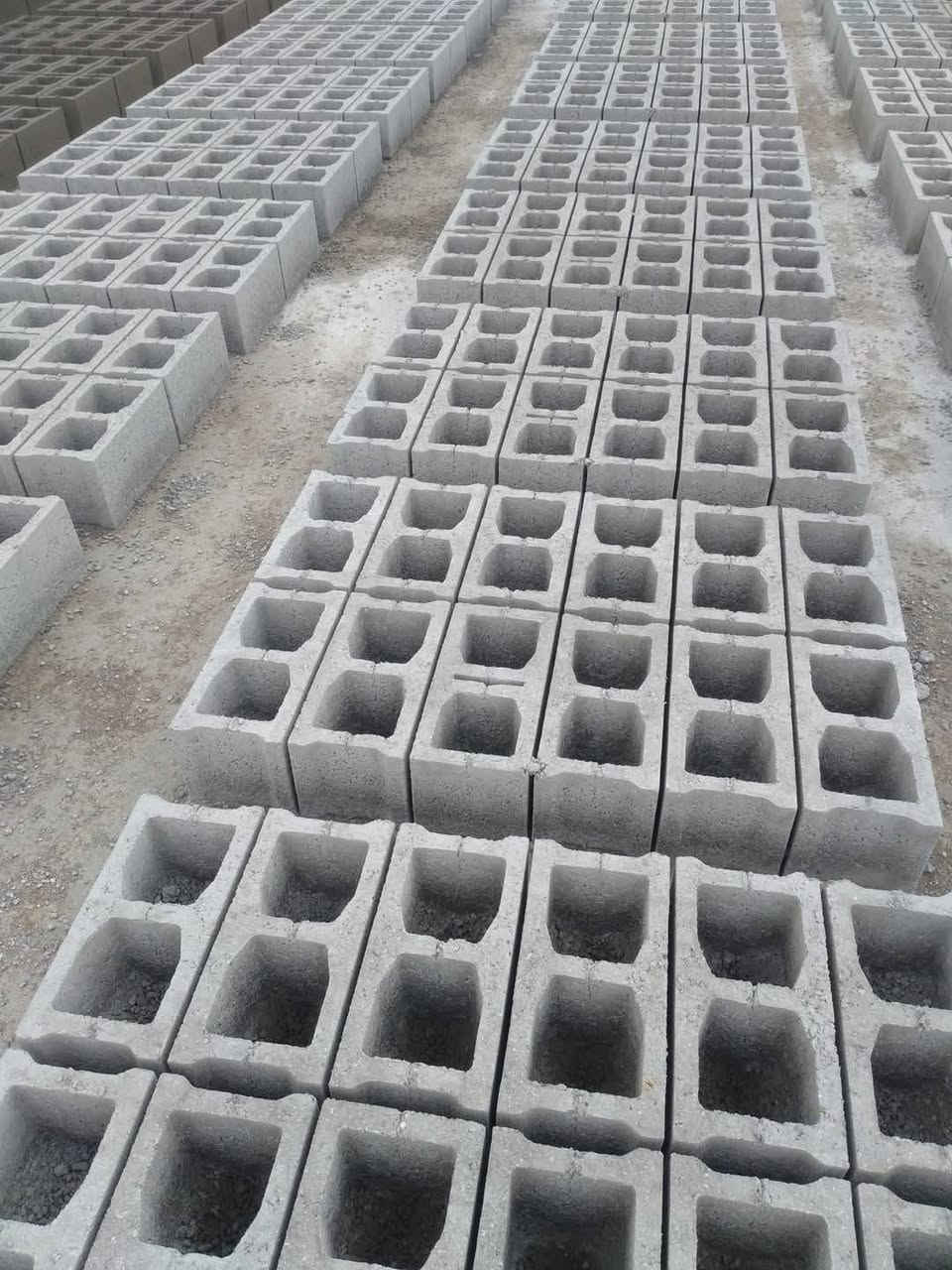 معمل بلوك واسط شيخ سعد يوفر لكم مختلف انواع البلوك  وبأنسب الاسعار للحجز الاتصال على على الرقم ***********/***********
