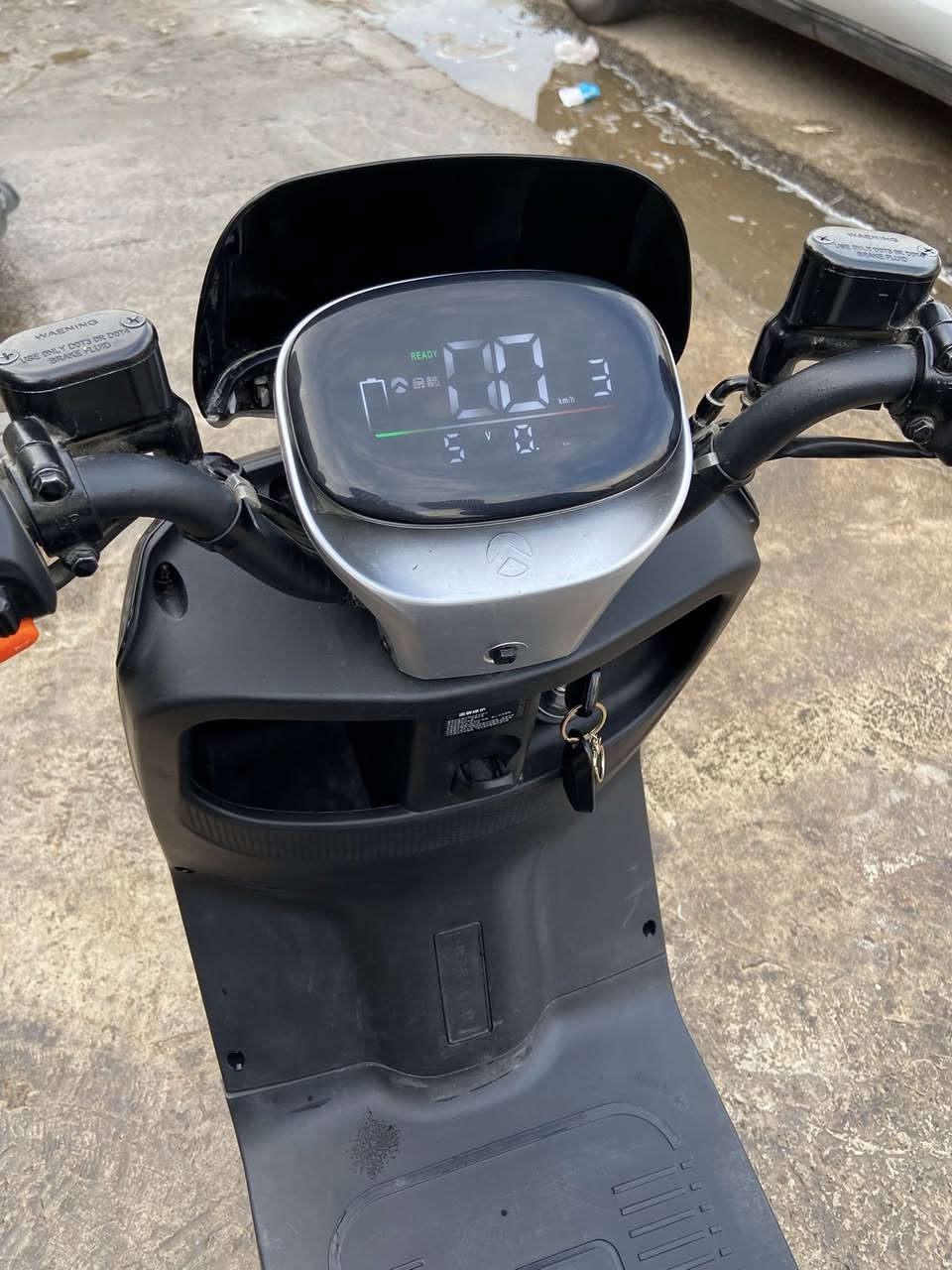 سلام عليكم دراجه شحن البيع GRبعدهه جديده مكفوله كفاله عامه استيراد خاص  
ماشيه 13 بس مثل مواضح 3سرعات دراجه سويج تشغيل عن بعد تثبيت سرعه وغراضهه بعدهن بل لايلون والمرايه والبايدرات كامله مكمله السعر 900 المكان حي البنوك الاستفسار ***********واتساب وبل خدمه
