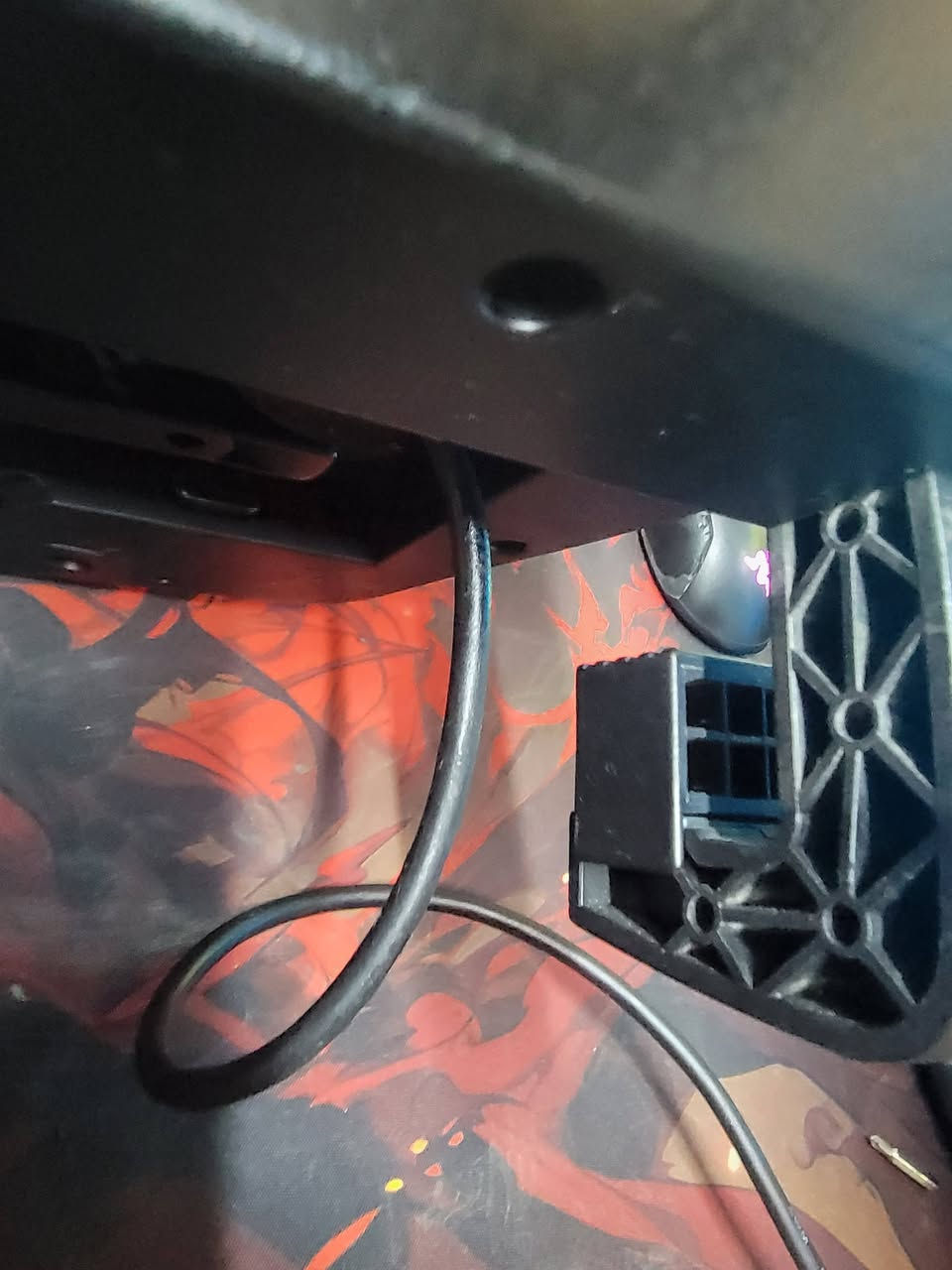 G29 مستعمل للبيع بسعر مناسب
السلام عليكم عندي g29 بدون كير للبيع مستعمل نضافتة جيدة موضحة بالصور بي بس ملاحضتين 
اكو بلاستكة نقص الي تثبت الميز موضحة بالصورة الزيادة 
وال L2 الزركة تشتغل بس مرات تشكل يعني تضل ماخذة امر دوسة بس شغالة 
السعر 175 وبي مجال بسيط مكاني بغداد وعندي توصيل 
*********** واتساب
