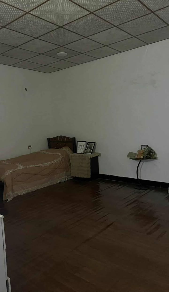 🏡🔥 بيت طابقين – موقع مميز وسعر مغري! 🔥🏡
📍 أبو الخصيب – شارع محولة الزهير
📌 أقرب نقطة: عيادات الكوثر
⏱️ يبعد عن مركز البصرة 10 دقايق فقط
📐 المساحة: 172 متر
🧱 نوع البناء: بلوك
📅 سنة البناء: 2018
🔧 تم الترميم: 2024
📄 الطابو: عراقي + وكالة
🛋️ التقسيم:
🔹 الطابق الأول:
• غرفة نوم
• استقبال
• صالة
• مطبخ
• حمام
🔹 الطابق الثاني:
• 3 غرف نوم
• استقبال
• حمام
✨ بيت مرتب، موقعه حلو، وجاهز للسكن مباشرة
💰 السعر: 115 مليون 🔥
🤝 بي مجال للجادين
📞 للتواصل: ***********
