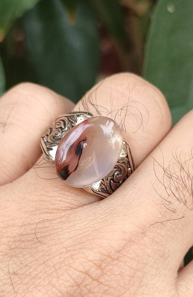 خاتم عقيق يماني نزاكه فوول وزن ثقييل معروض للبيع بسعر مناسب جدا ٦٠ مكاني كربلاء يوجد توصيل لجميع المحافظات واتساب *********** /*********** بالعافيه ع اليصيد 💍🤍😍🕊️🍒🤍🍒🤍🍒 كربلاء, العراق
