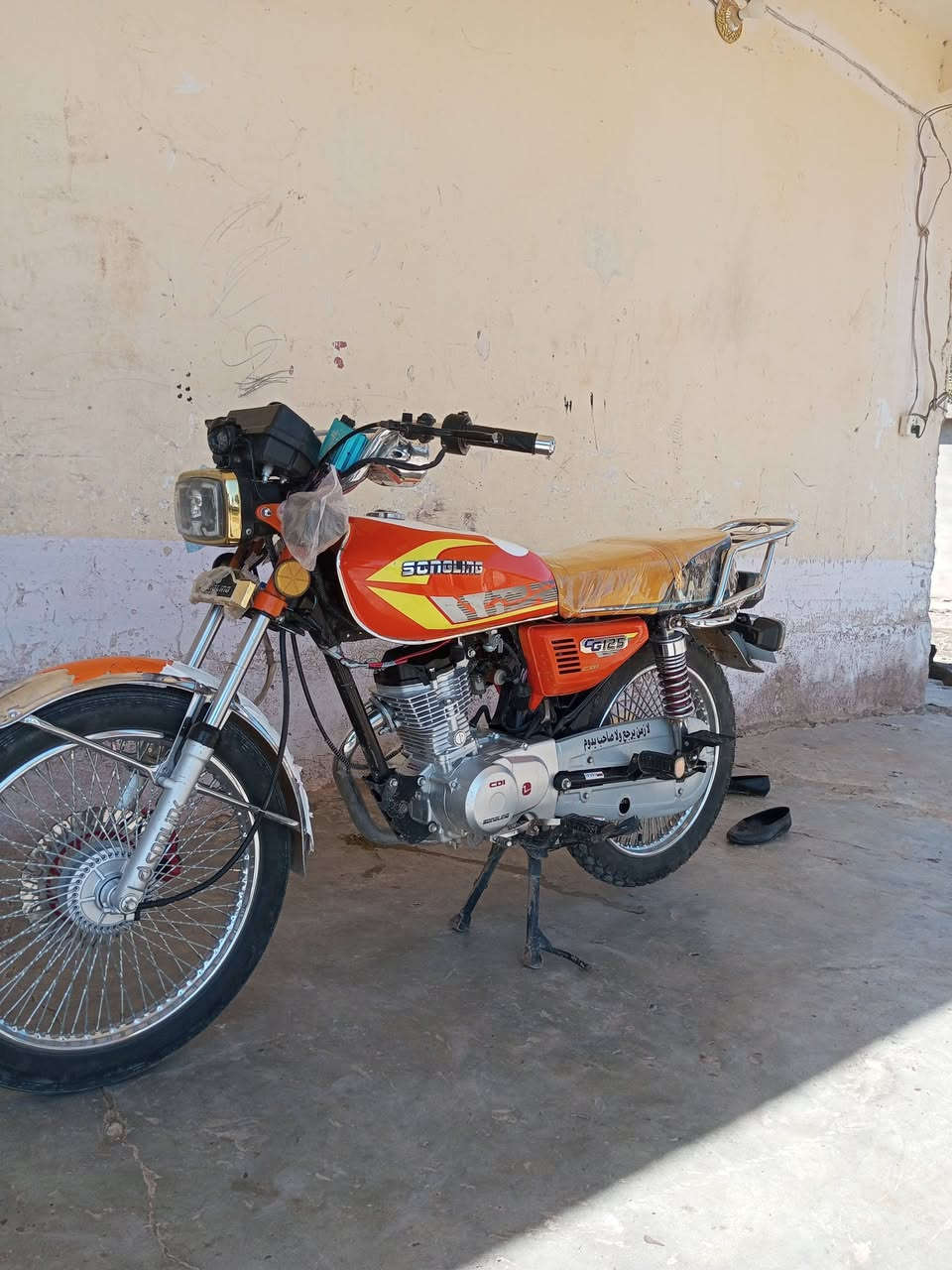 بعد السلام يوجد موطور اربعه كير موديل 2024
نضافه فولل
محرك كبس مامفتوح 
كهربايهت كلها شغاله
لاصرف ولا بخار شرط 

السعر خاص او اتصل ***********
