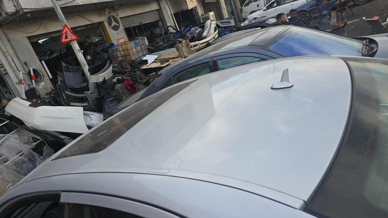 العرسـ
#مكان السيارة بغداد واربيل 

-------------------------------------

السلام عليكم 

للبيع او  مراوس 

مرسيدس ام عيون  موديل2008 e200   اصل  وارد الماني  صبغ عام  سيارة جاهزة بدون نواقص  

تفاصيل👇🏻

1_ بصمة ⁦🗝

2_محرك4 ✈️⁦⁩+كير تبترونيك مكفولات ⁦

3_تبريد شغال❄️ قطعتين⁦

4_كروز سرعة🔒 

6_مراية داخلية+جانبة عاكسة 🔍

7_تحكم ستيرن ⚔️

8_ كشنات كهرباء ⚡️

9_تجاوي خلفية قلابة ✨

10-بردة خلفية  💡

11-شاشة اعطال🖥

12-كشنات خزن   🖤

13-انارة ترحيب 🔦

14_ جام ازرق 💙

15-دبل ايرباك 

16-ويلكب 18 AMG تو سايز  +تخم تاير جديد

17-اشاير بلمري💡

18-صدر امامي خلفي جديد ⚔️⁦

19-مري شفط

20-جلد ⚔️

22_لايت زنون بلادي *********** أربيل, العراق
