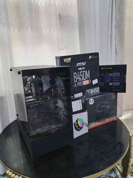 الكيس البيع السعر 300
بدون كارت
المعلج R5 3600
البورد B450 max  msi
البور سبلاي 650 واط
ssd 256 وندوز 10 برو
رمات 16 تردد 3200
 مبرد ارجبي
وماوس وياه
القطع كلهن جدد والكراتين موجوده
راسلني واساب
***********
