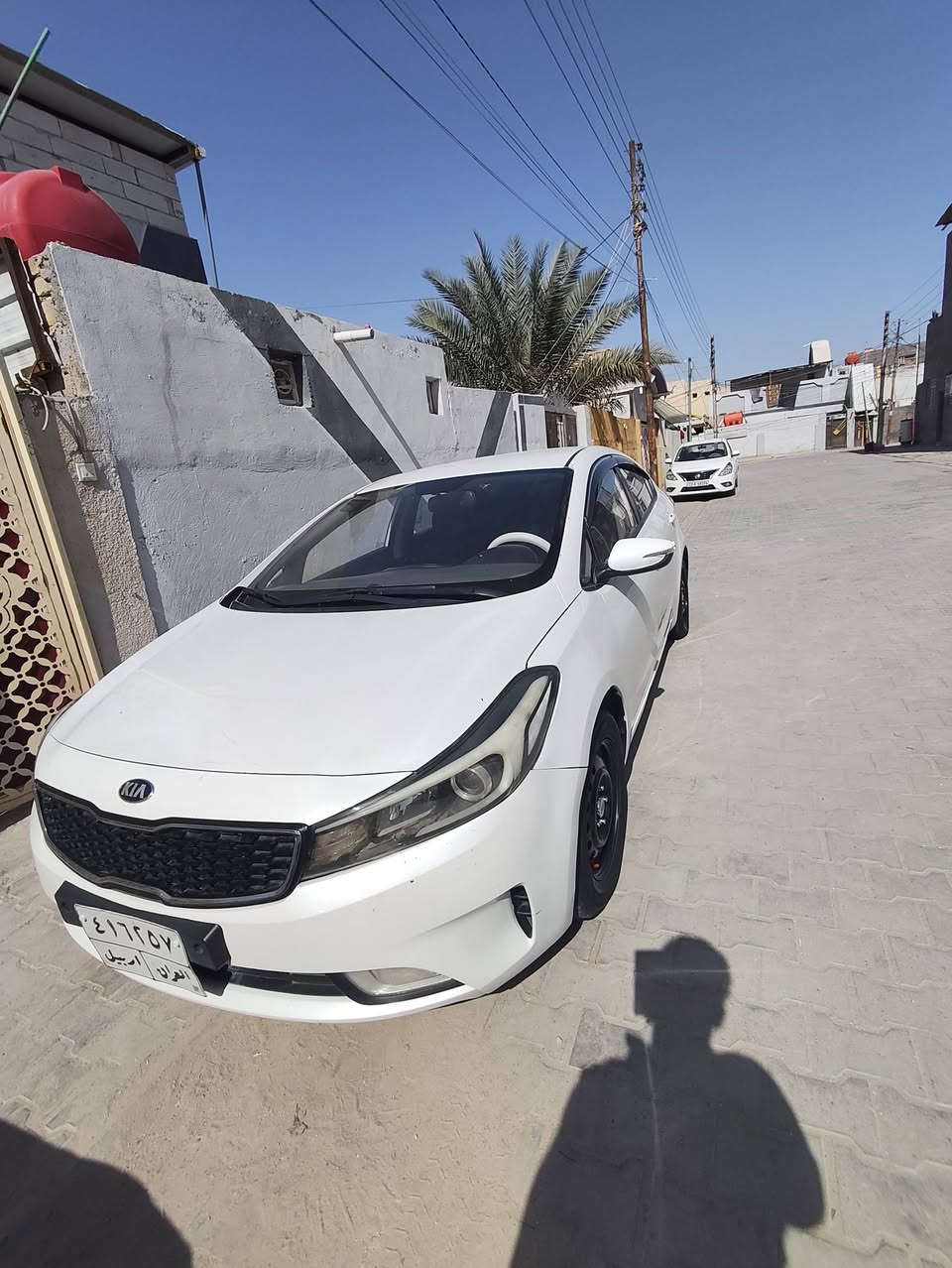 السلام عليكم
سيراتو 2017 بيه شويه صبغ بالجاملغ الامامي .الباقي كفاله سونار موجود. ماشيه 100 الف وشويه 
بيه بستم واكف .ابيع على وضعه .سعرها 125 وبيه مجال بسيط 
مكاني نجف . ***********
