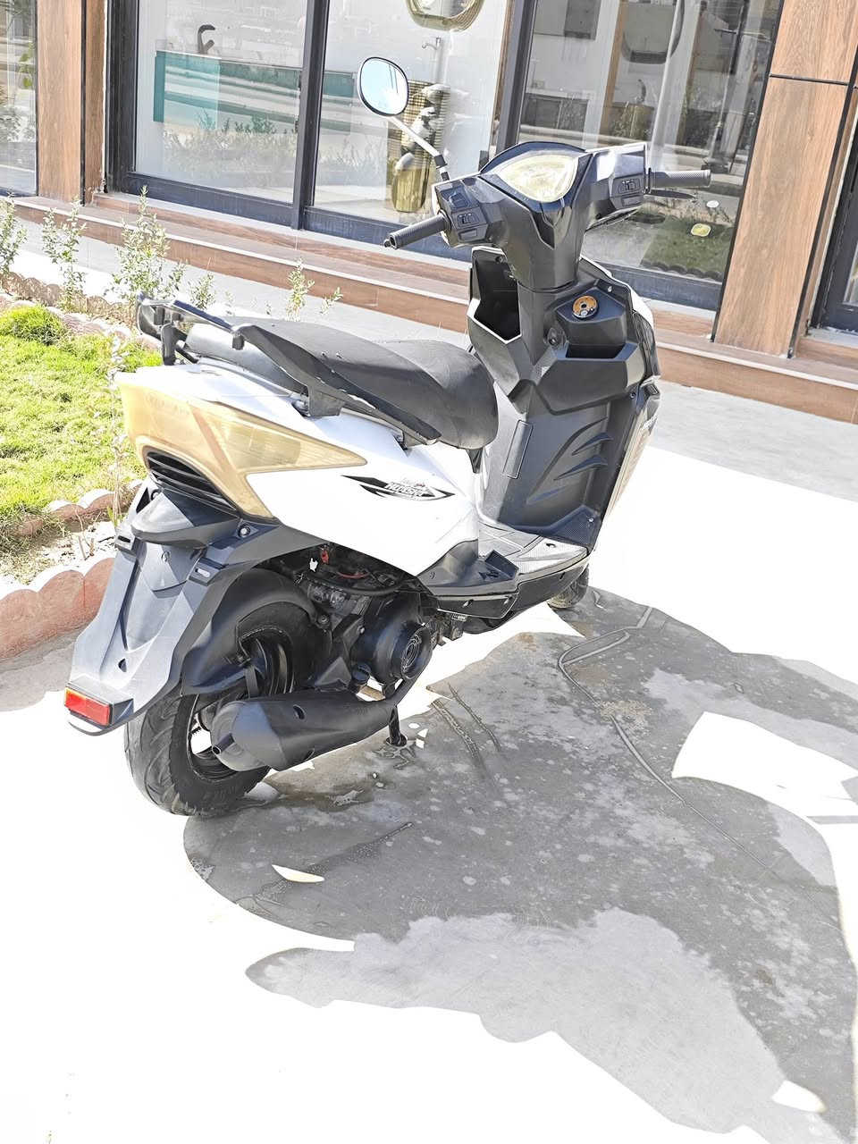 السلام عليكم (مكلف بنشر)
دراجه جامبو صيني المكينه مال ماكس بلادي مو تحوير دراجه نضيفه او كهربائيات كله شغاله سلف هندر شغال ( للمراوس فقط حسب القناعه) تواصل فقط واتساب *********** مكاني ناصريه مركز
