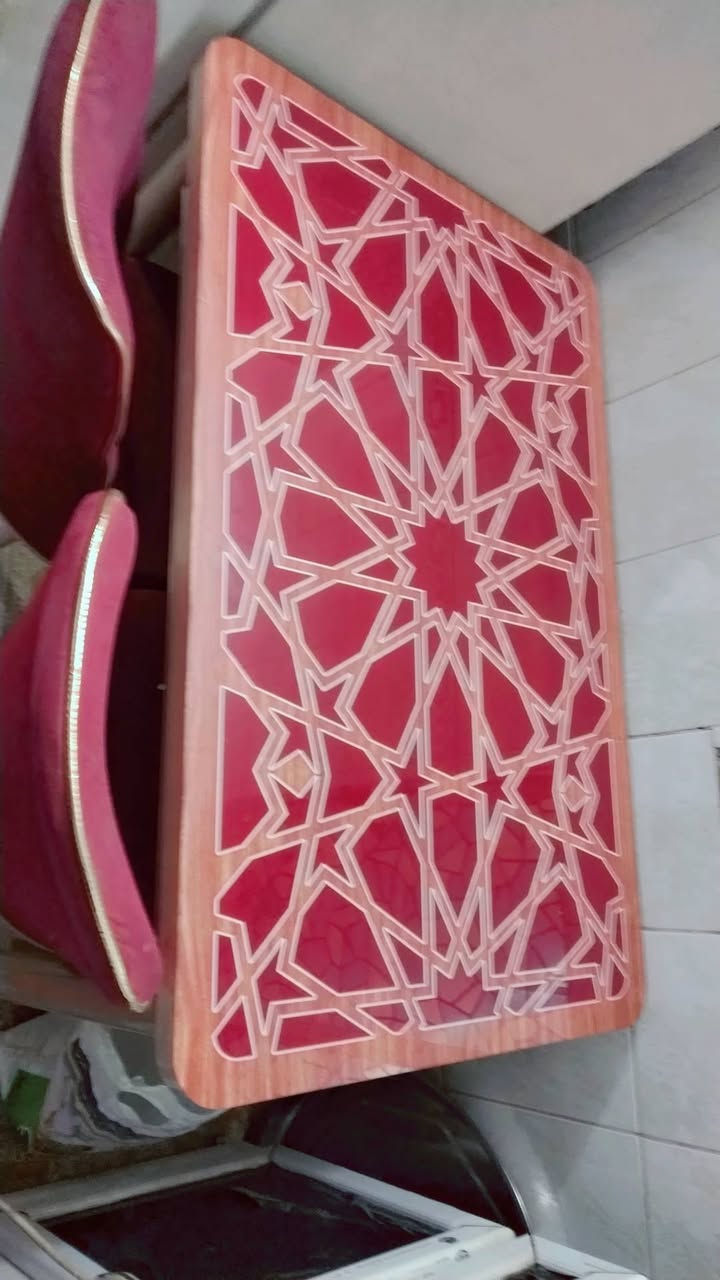 السلام عليكم ميز طعام اربع كراسي مامستعمل ابد جديد السعر ١٧٥ مكاني ديالئ الخالص ***********
