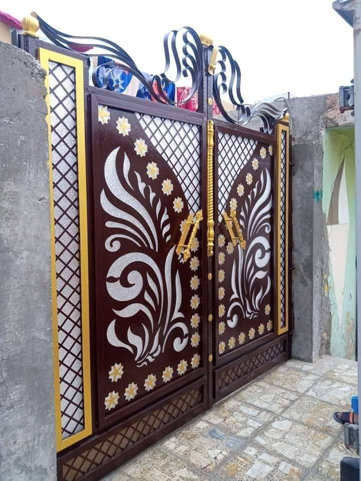 سلام عليكم تنضيف وصبغ الشبابيك
يوجد كادر كامل التنضيف الشبابيك 
والصبغ مكاني بغداد واتساب  ***********
