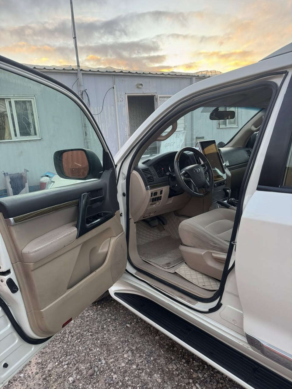 تويوتا لاندكروزر
محرك گاز  Diesel
2013 محدث 2021  بلكامل داخل وخارج 
 بيها مكانات صبغ ابيع صبغ عام مكفوله من تعمير 
رقم بصره  ب اسمي تحويل 
سياره جديده كلش وجاهزه من كل شي عليها ادامه كامله 
سعر 270 $ وبيها مجال 
مكاني بصره الزبير
***********
