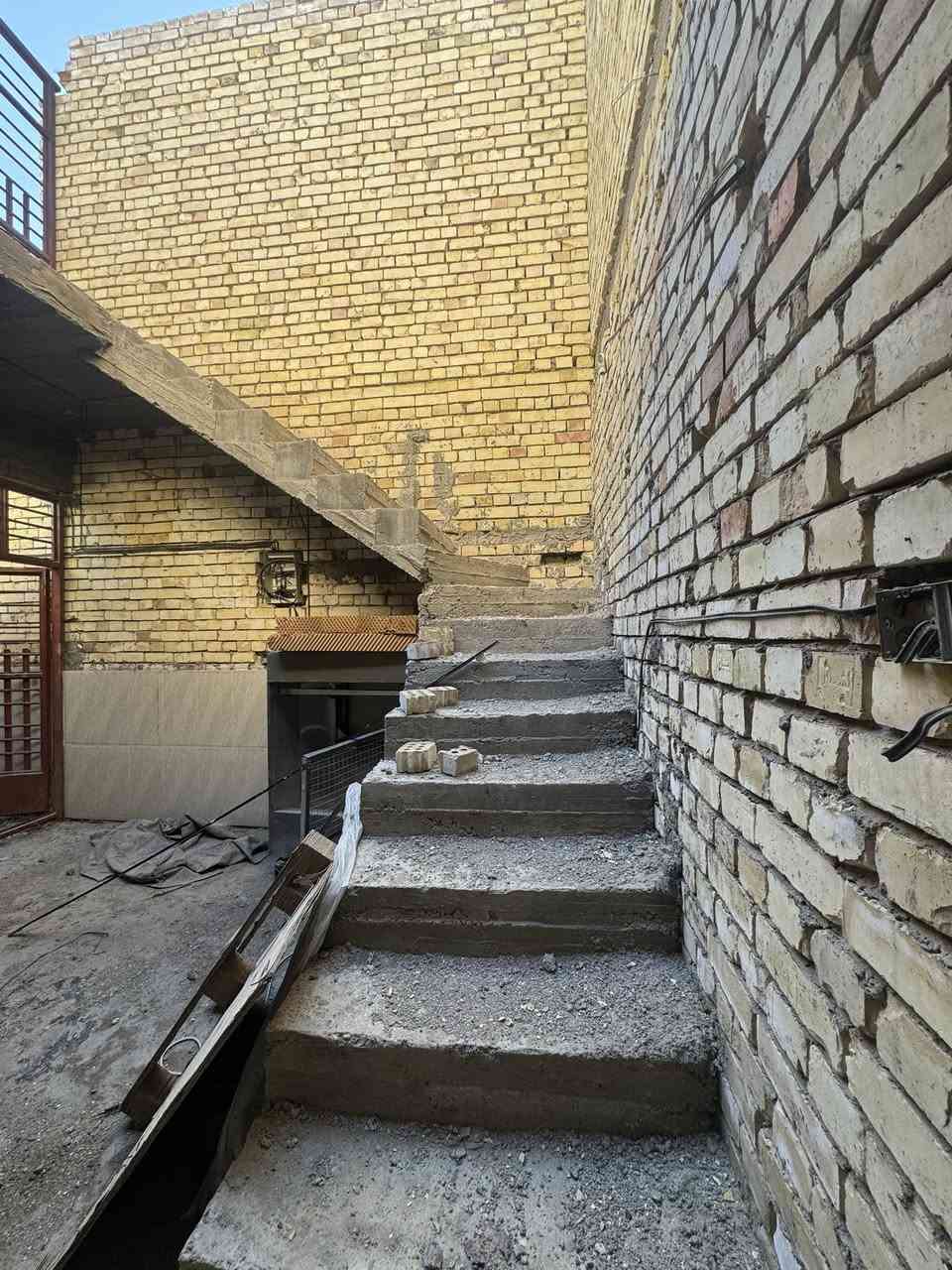 هيكل للبيع مساحه100 متر زراعي لامانه طابو زراعي طابق واحد تصال ***********
