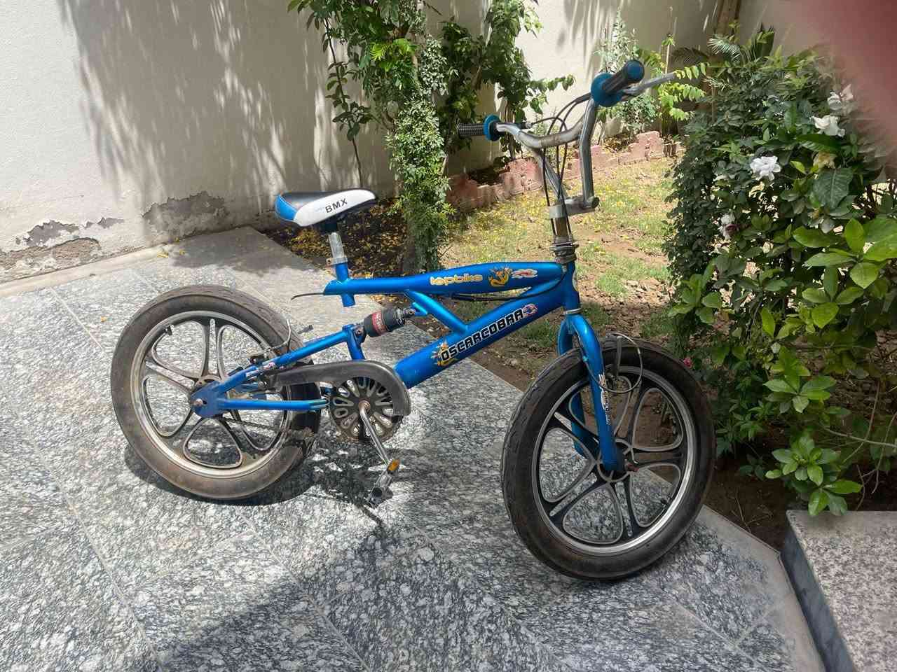 بايسكل للبيع نوع BMX
حجم 20 
السعر 100 الف وبي مجال 
المكان بغداد الكرخ 
للاستفسار ***********
