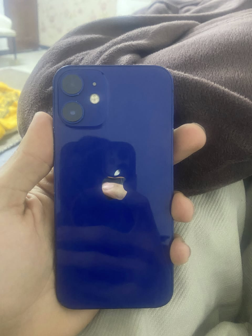 ايفون 12 مني ذاكره 128 مبدل بطاريه فقط ونسبه البطاريه 74 سعر 250 وبي مجال يوجد توصيل داخل بغداد هاذه رقمي *********** وذا تحب تعال اخذه من باب البيت الدوره المهديه
