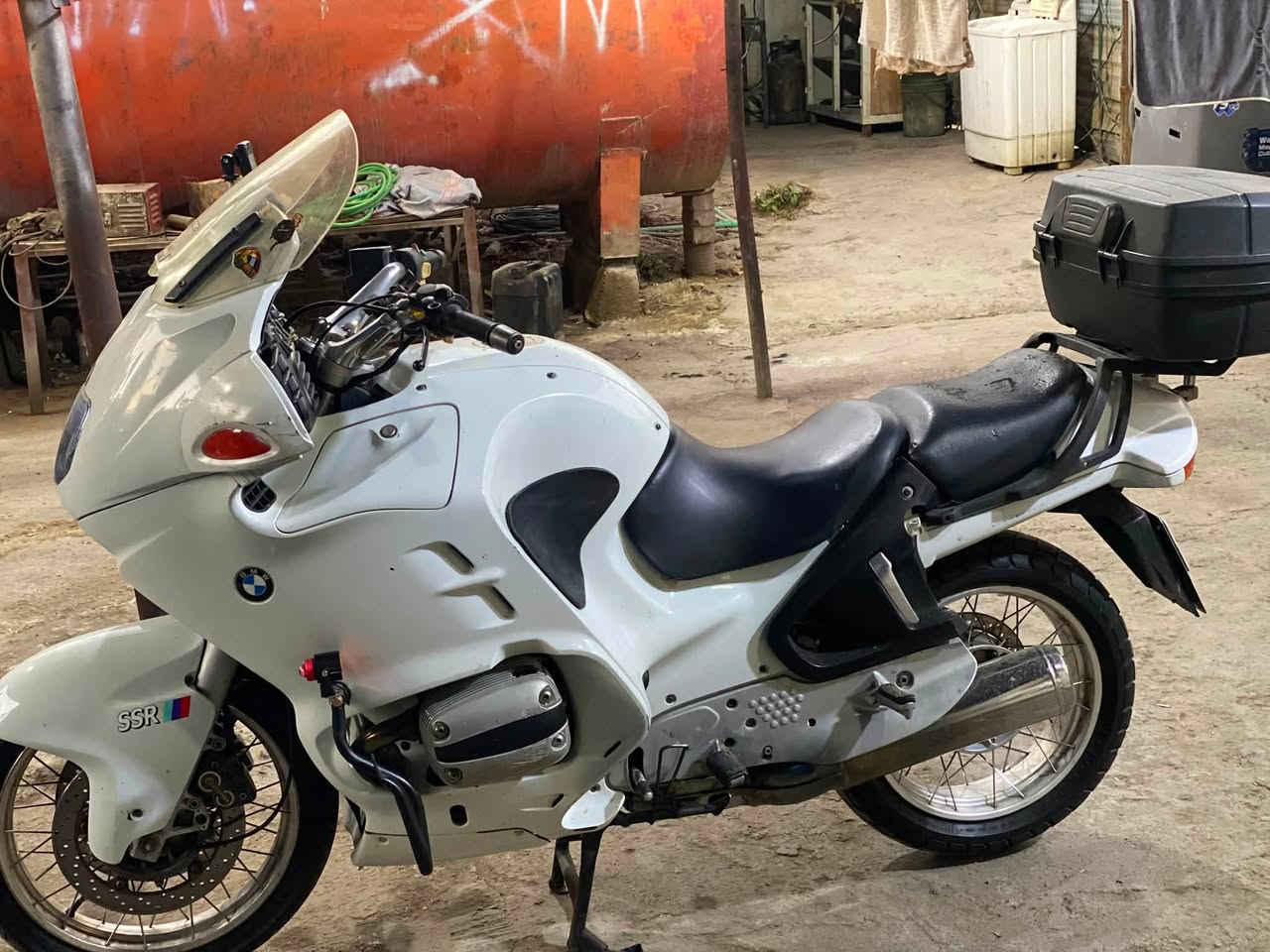 دراجه BMW RT850لبيع رقم وسنويه شرط تحويل ادامه كامله عل دراجه السعر 25وبيه مجال العنوان بغداد 
هاتف ***********
