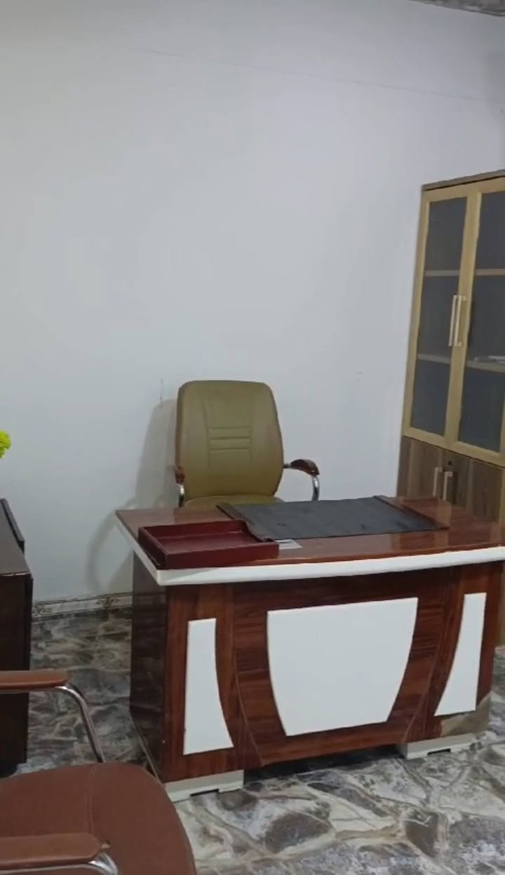 شقه للايجار مؤثثه على شارع 14تموز موقع تجاريه على الشارع العام الرئيسي ضمن بنايه تصميم  مصعد  يوجد حارس داخل البنايه وسستم كامرات 
تتكون من غرفتين وصاله ومطبخ وصحيات 
سعر الايجار 750 الف 
تصلح مكتب رسمي او شركه او عياده 
للاستفسار الاتصال على الرقم او المراسله على الواتساب 
***********
***********
